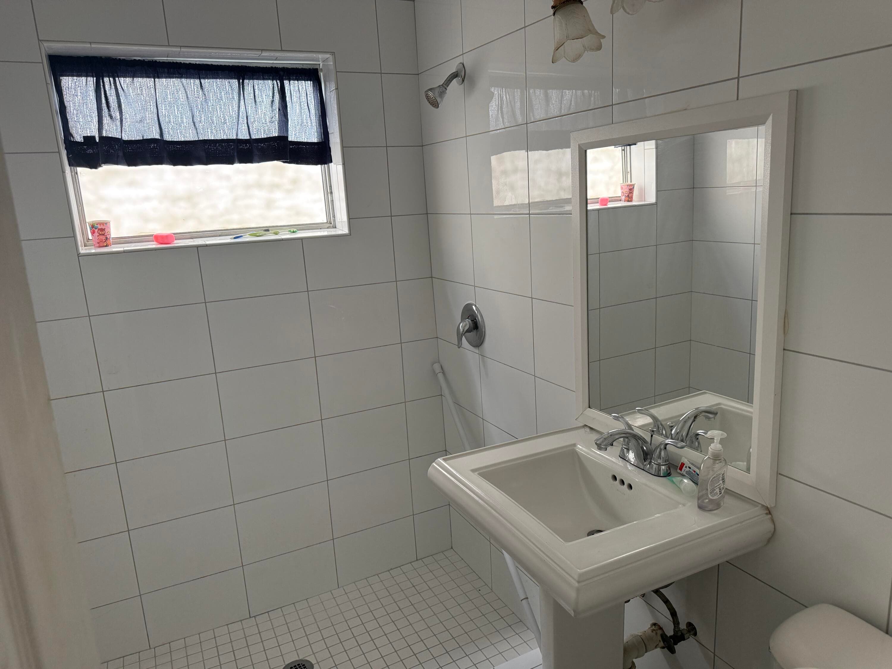 1676 W 10th Street, Riviera Beach, FL 33404 — photo 8 of 15