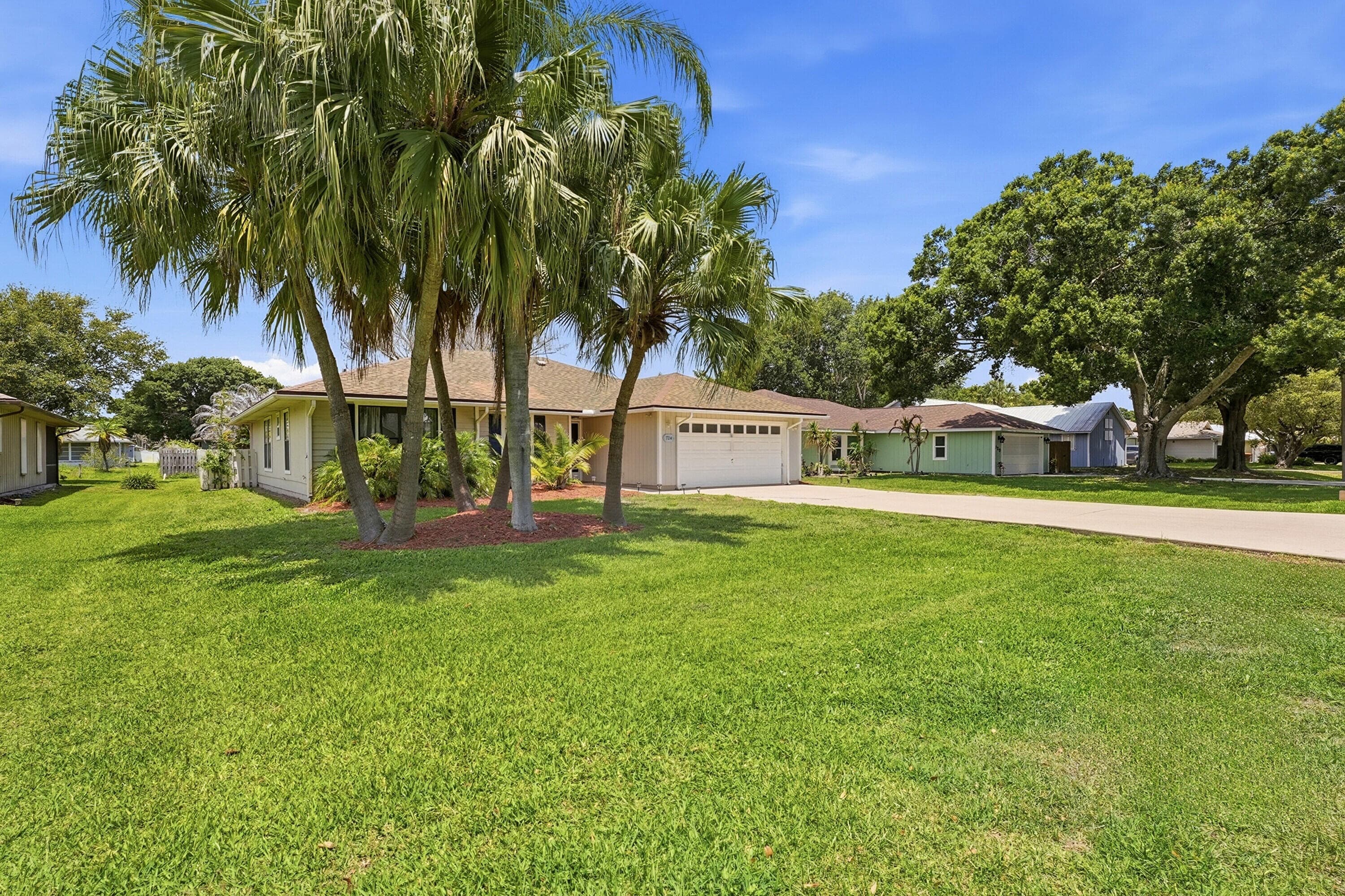 724 24th Square, Vero Beach, FL 32962 — photo 4 of 42