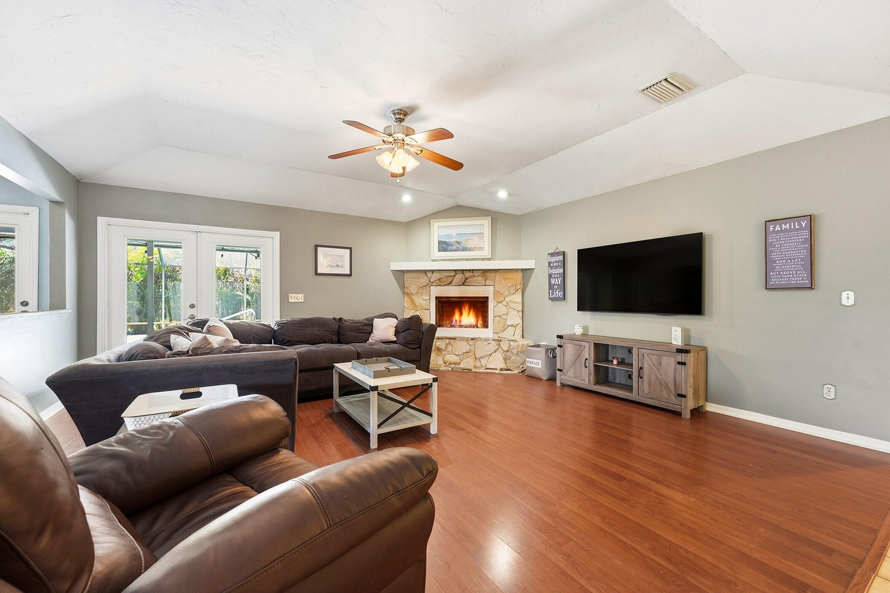 724 24th Square, Vero Beach, FL 32962 — photo 7 of 42
