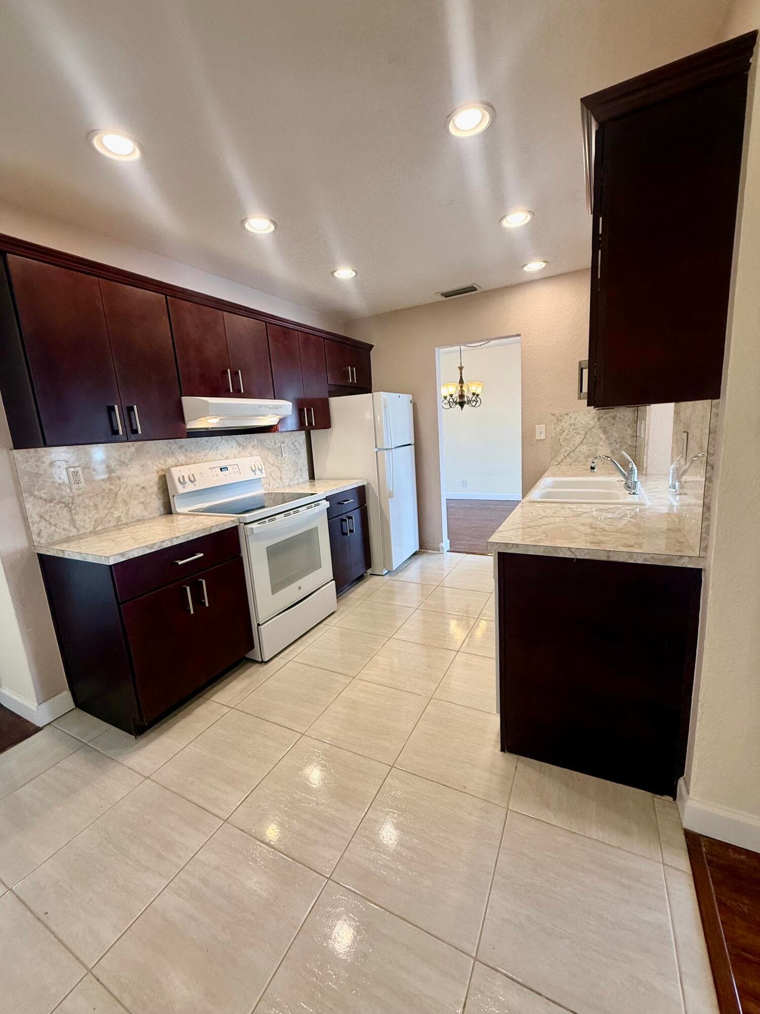 8304 NW 59th Street, Tamarac, FL 33321 — photo 10 of 37