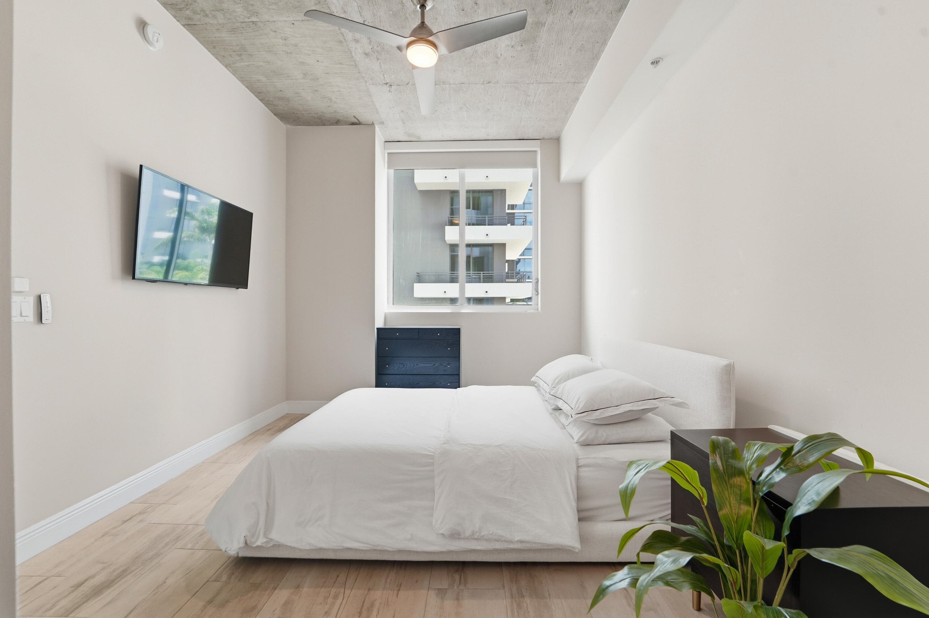 300 S Australian Avenue 919, West Palm Beach, FL 33401 — photo 15 of 76