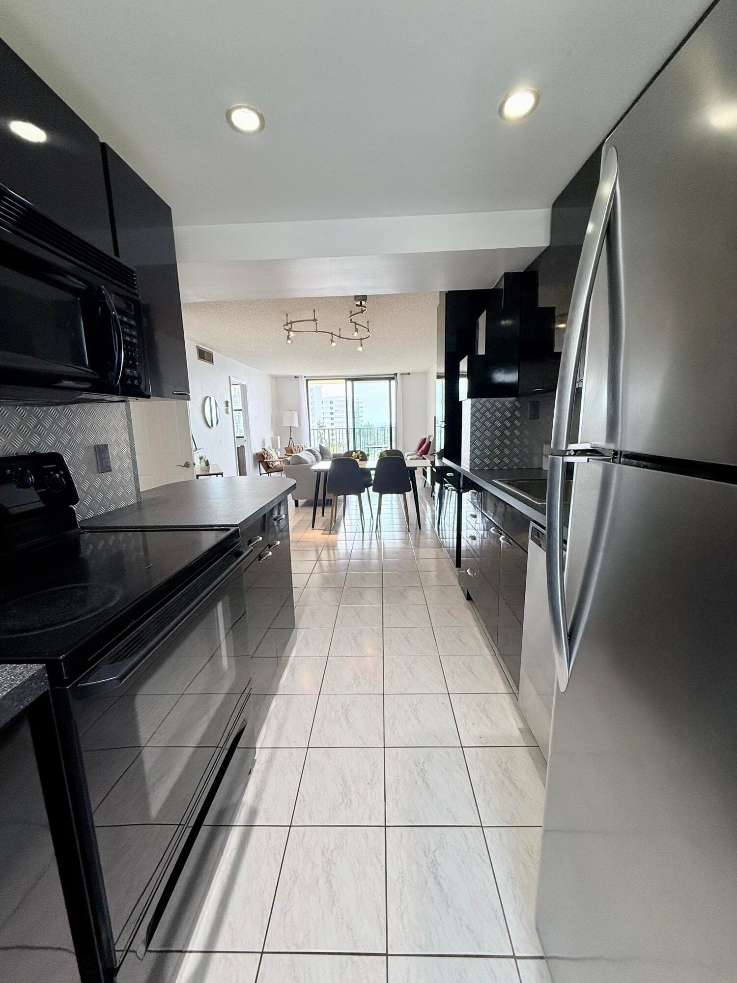 801 N Ocean Boulevard 802, Pompano Beach, FL 33062 — photo 7 of 28