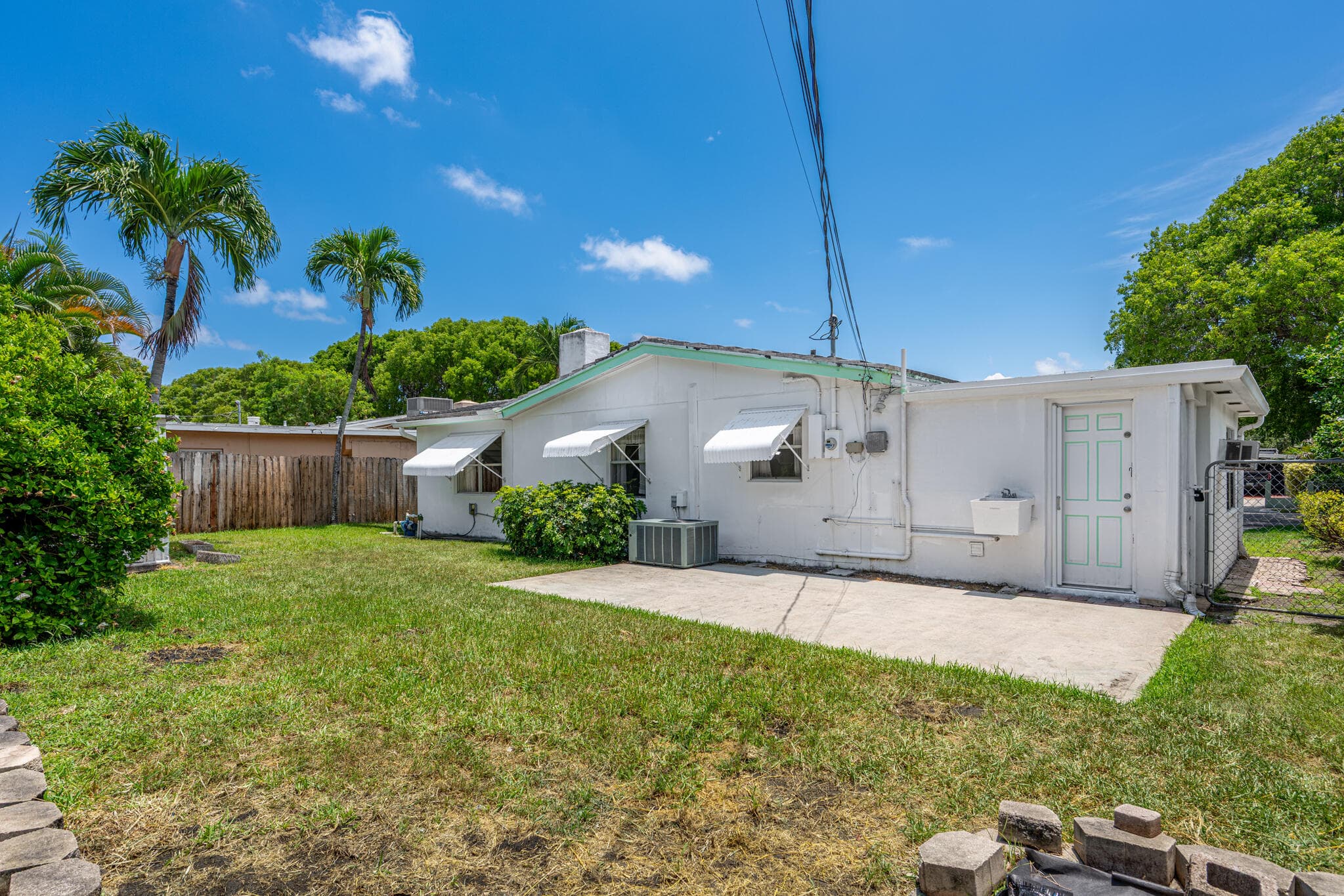 1029 Andrews Road, West Palm Beach, FL 33405 — photo 5 of 29