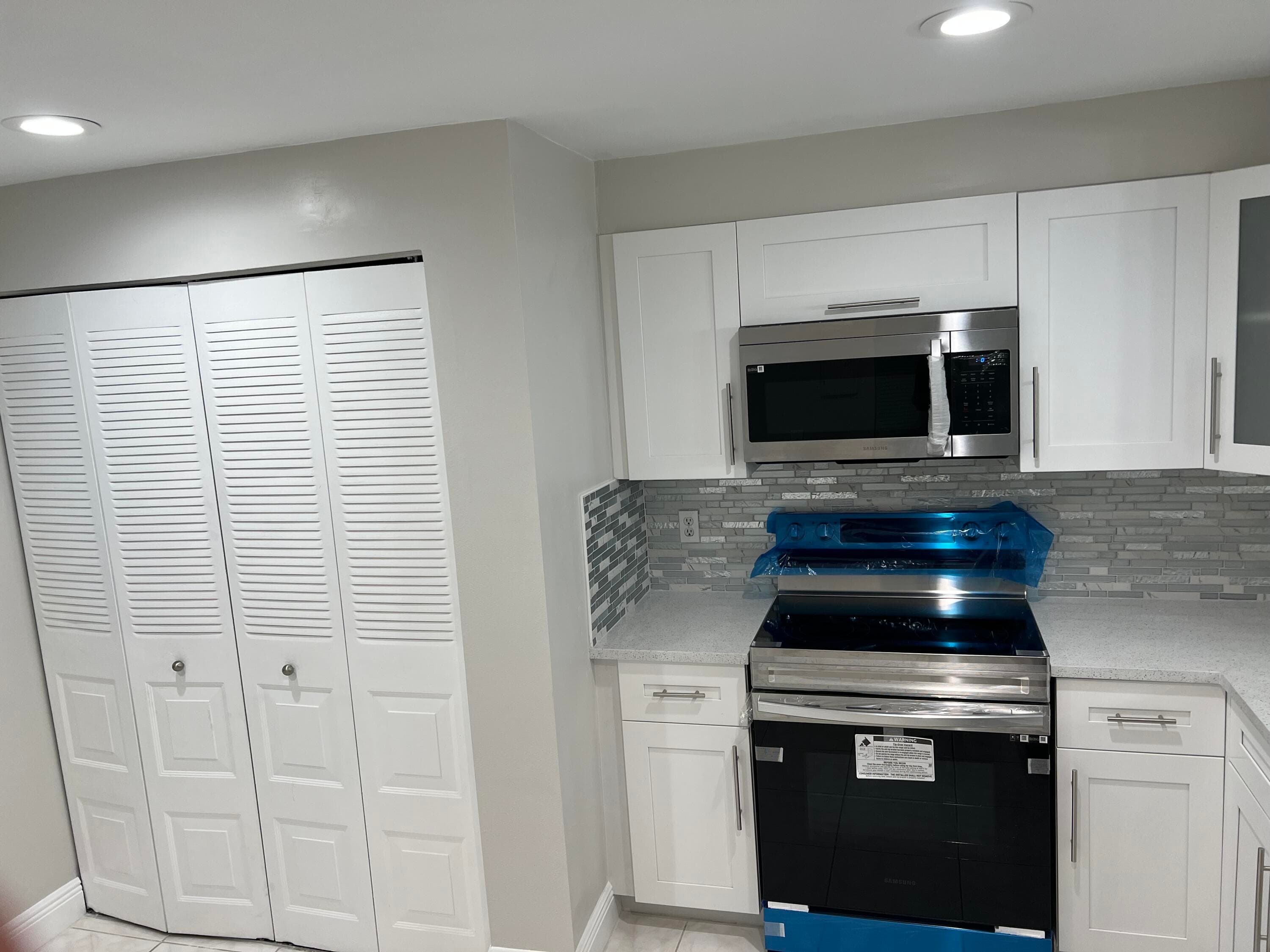 24 Abbey Lane 204, Delray Beach, FL 33446 — photo 20 of 41