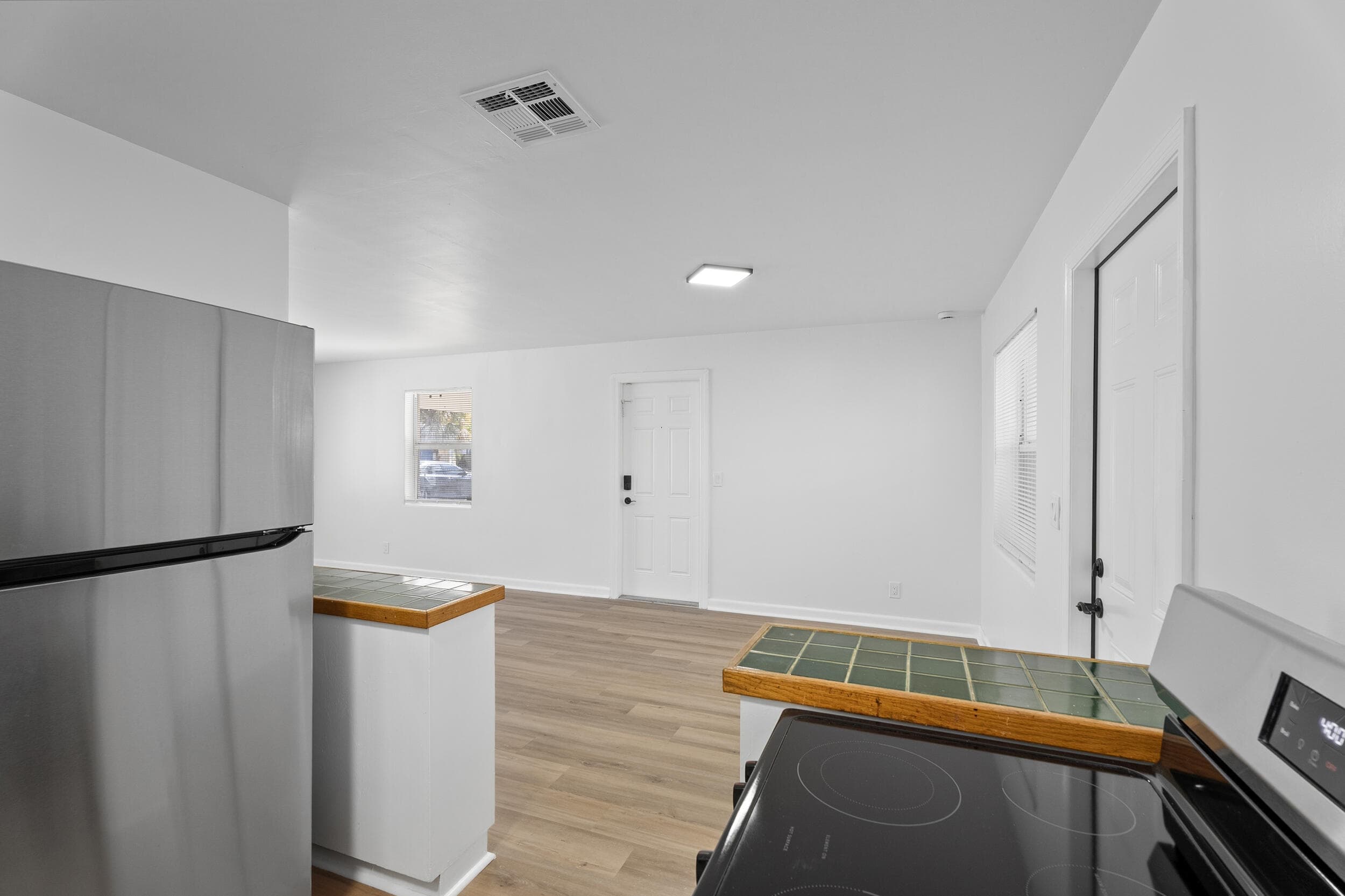 401 42nd Street, West Palm Beach, FL 33407 — photo 12 of 35