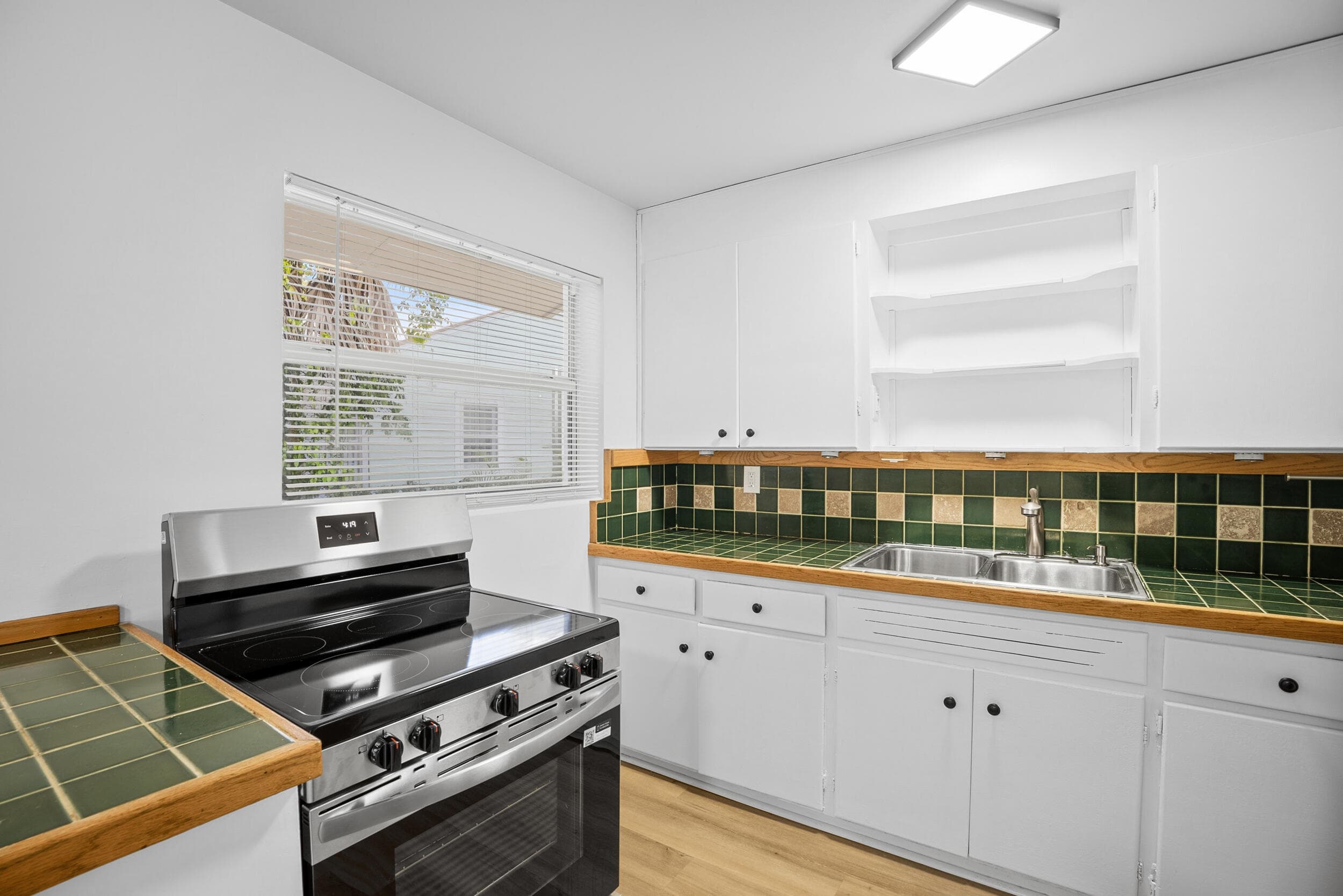 401 42nd Street, West Palm Beach, FL 33407 — photo 13 of 35