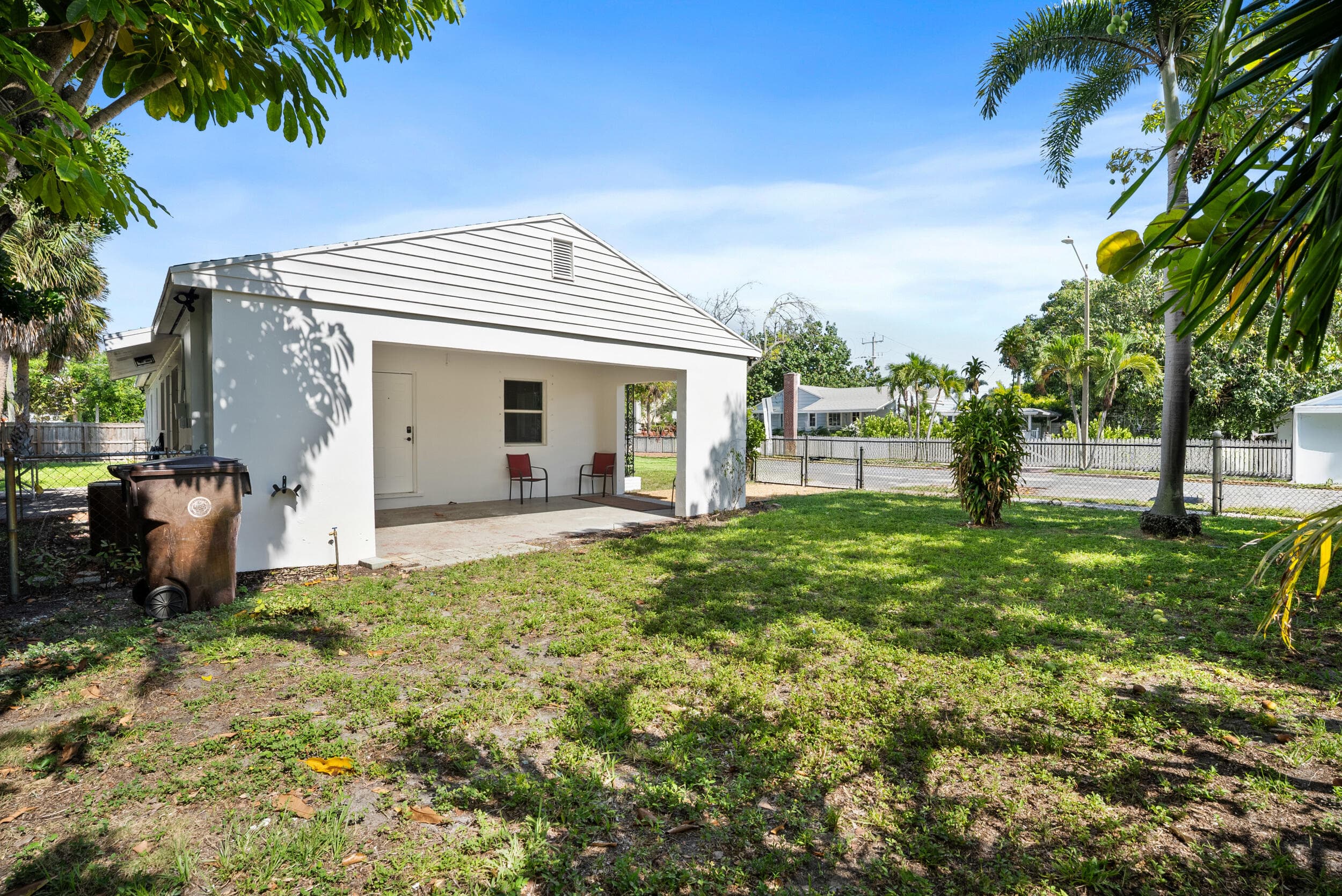401 42nd Street, West Palm Beach, FL 33407 — photo 3 of 35