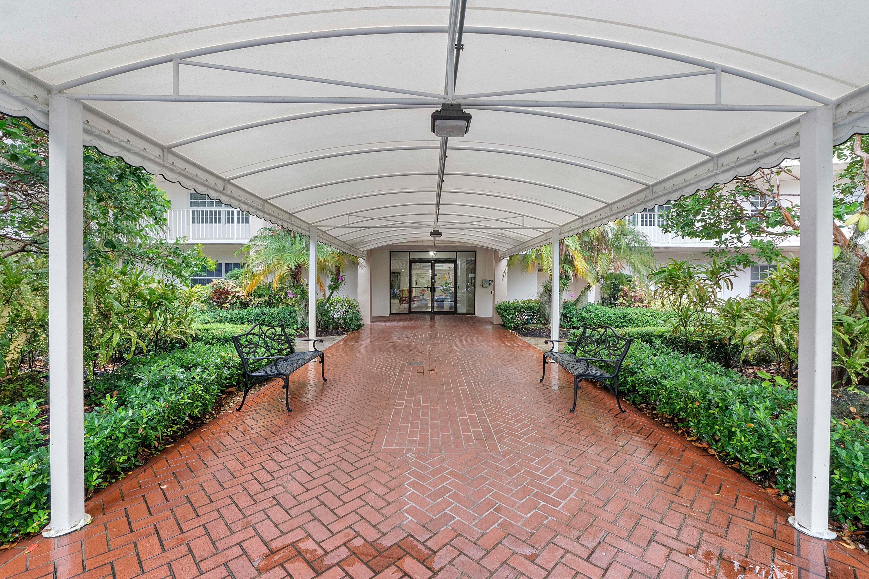 3900 Oaks Clubhouse Drive 411, Pompano Beach, FL 33069 — photo 4 of 21
