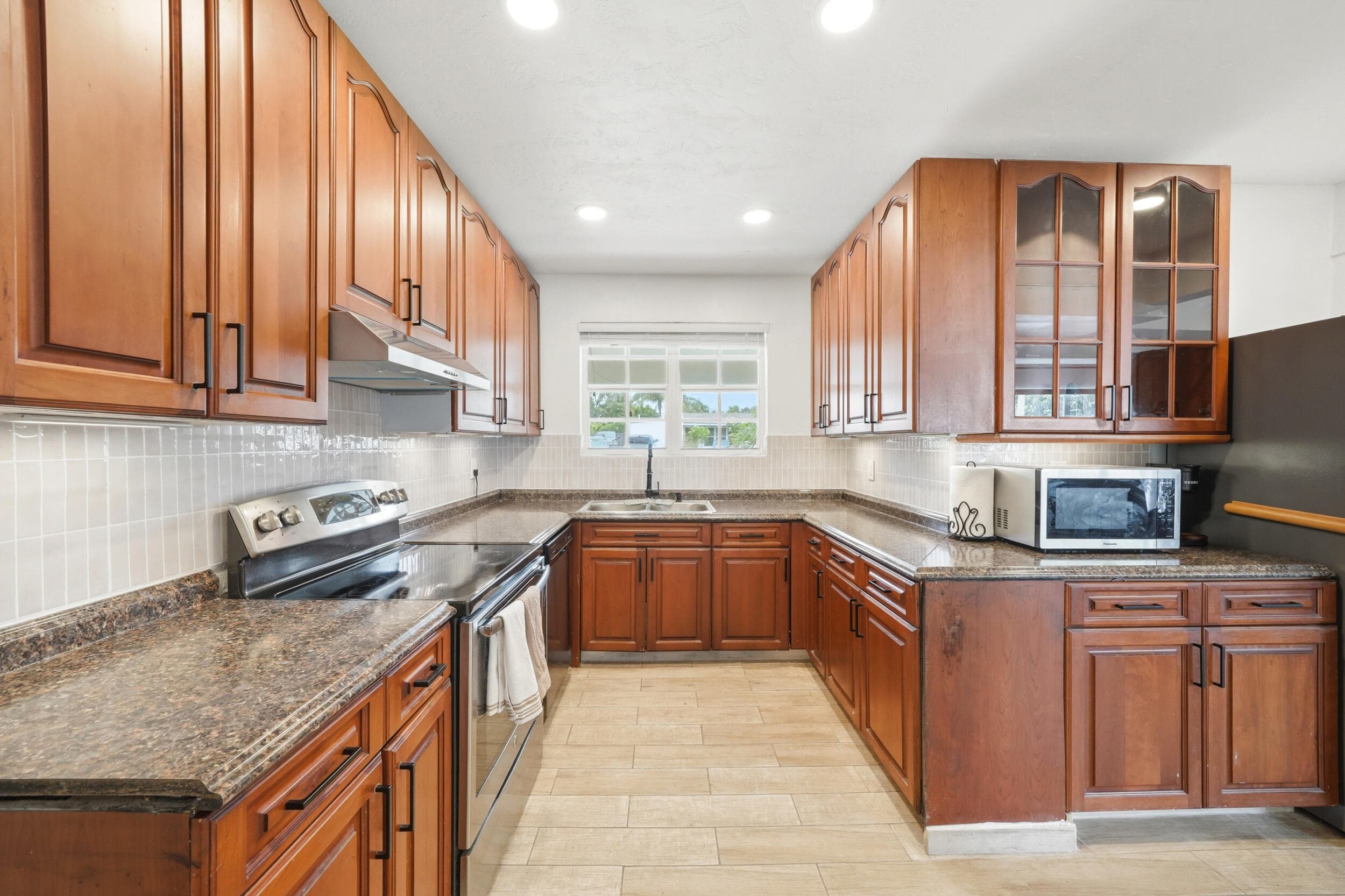 7000 Hope Street, Hollywood, FL 33024 — photo 7 of 32