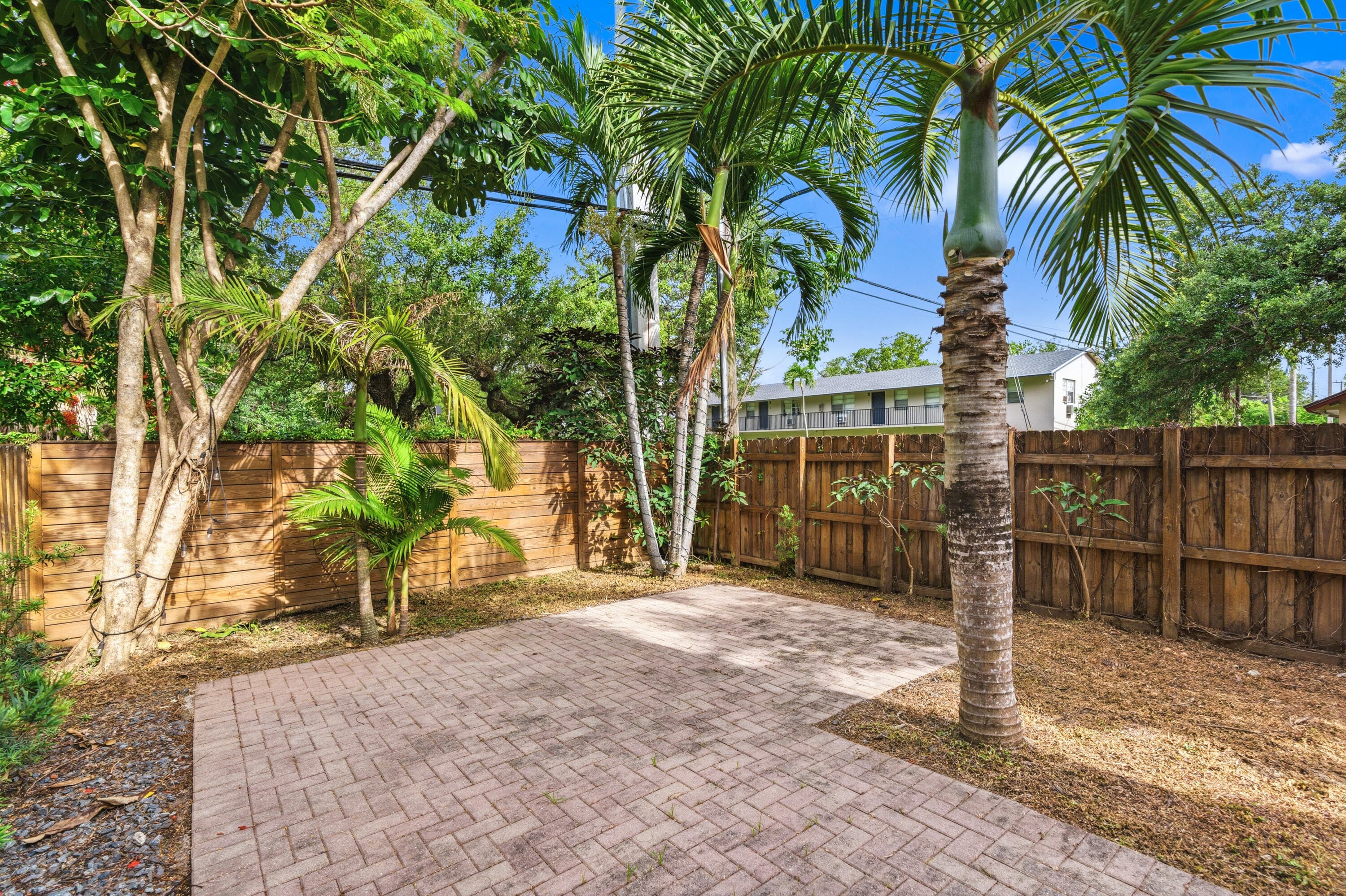 645 NW 2nd Avenue, Fort Lauderdale, FL 33311 — photo 27 of 29