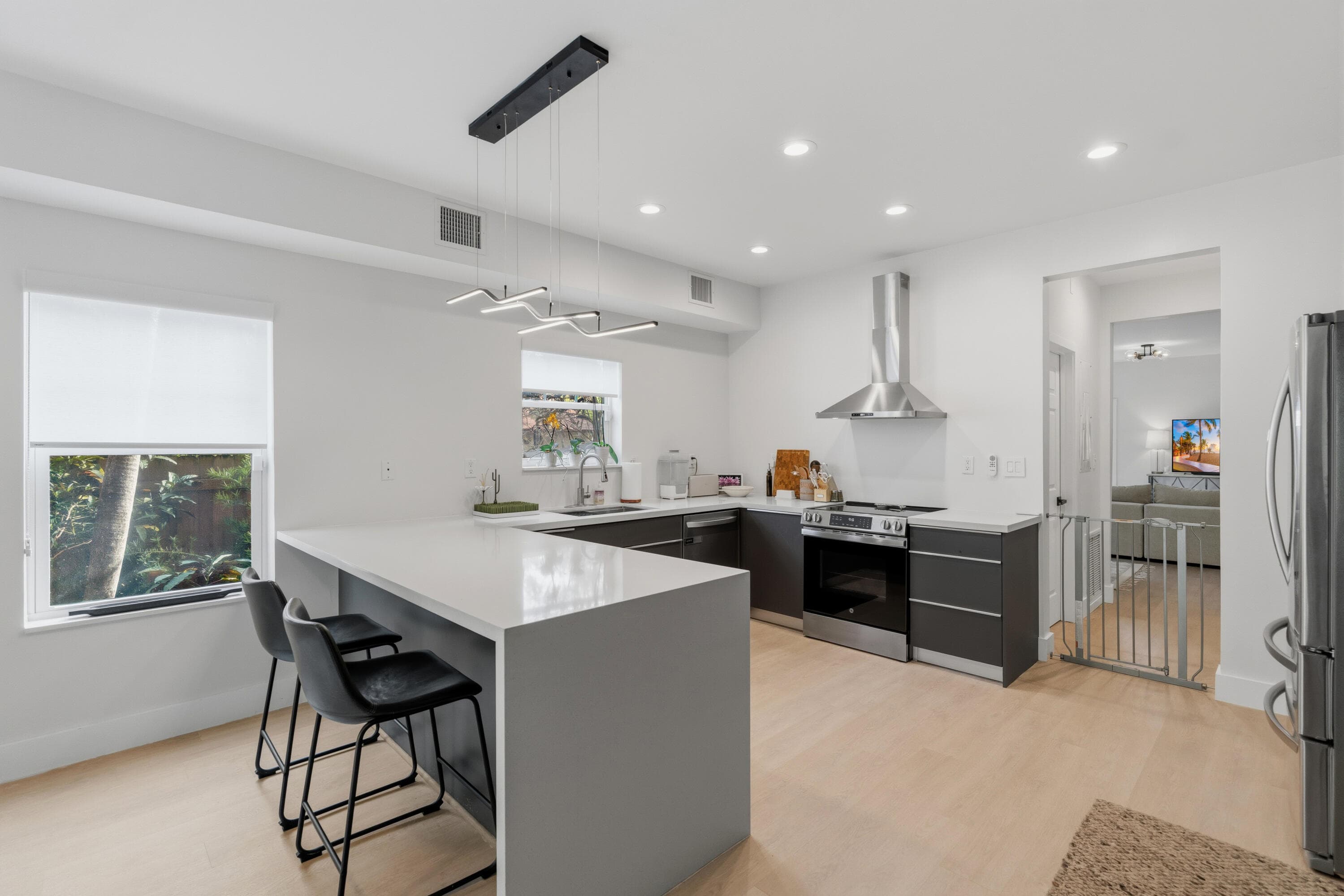 645 NW 2nd Avenue, Fort Lauderdale, FL 33311 — photo 11 of 29