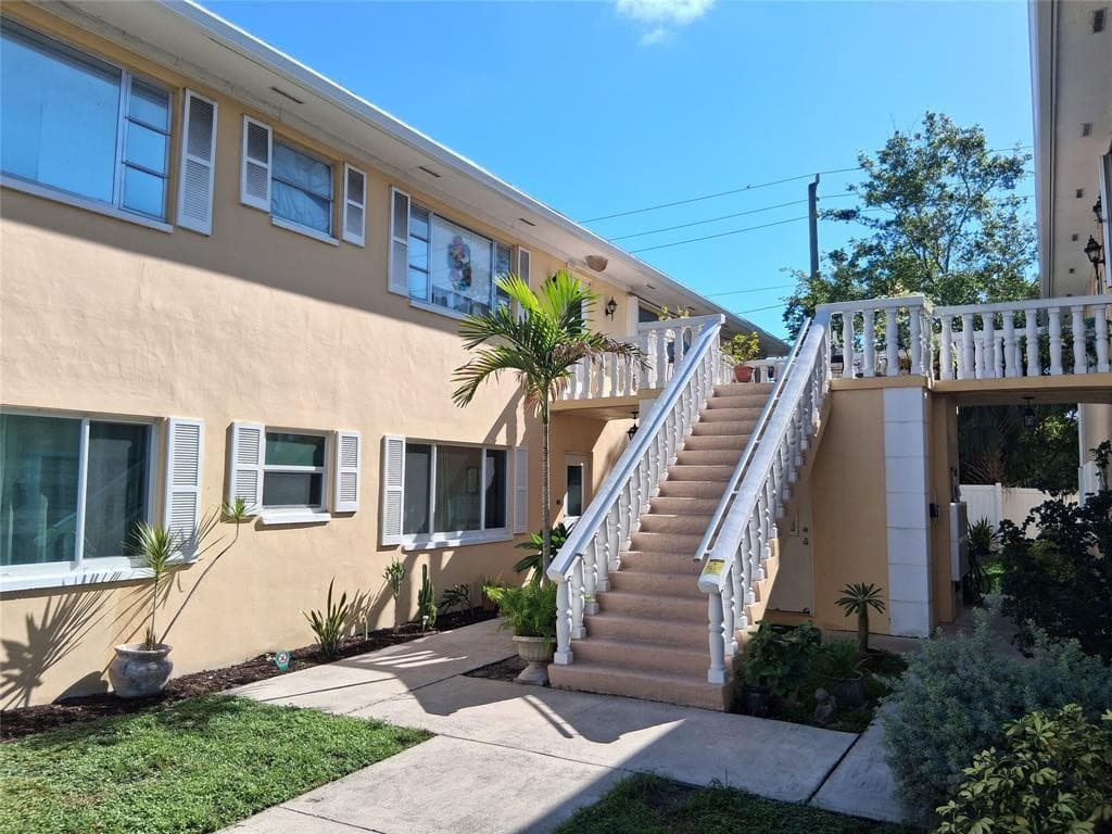 5720 NE 22nd Way 406, Fort Lauderdale, FL 33308 — photo 1 of 28