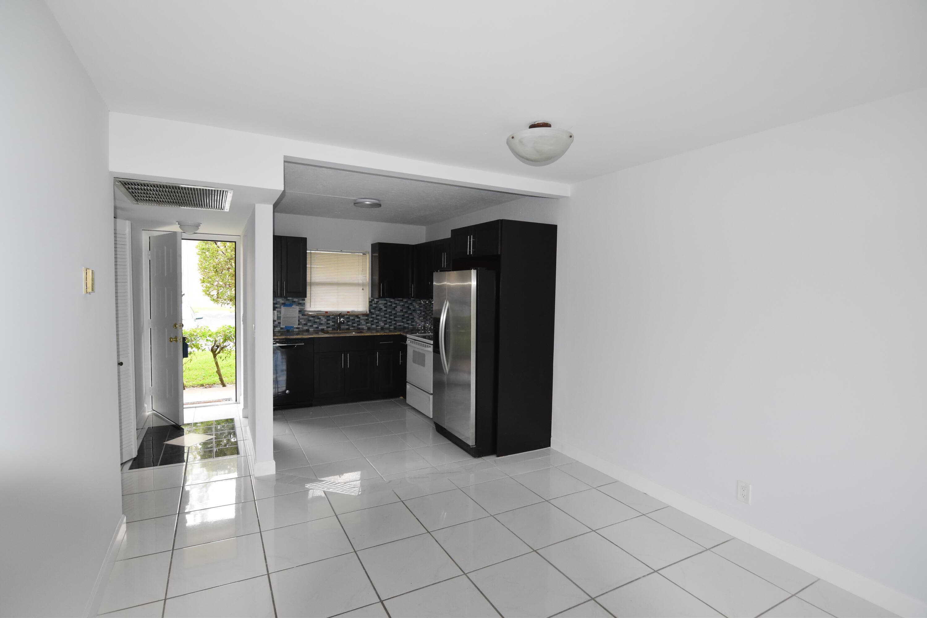 21895 Lake Forest Circle 102, Boca Raton, FL 33433 — photo 4 of 19
