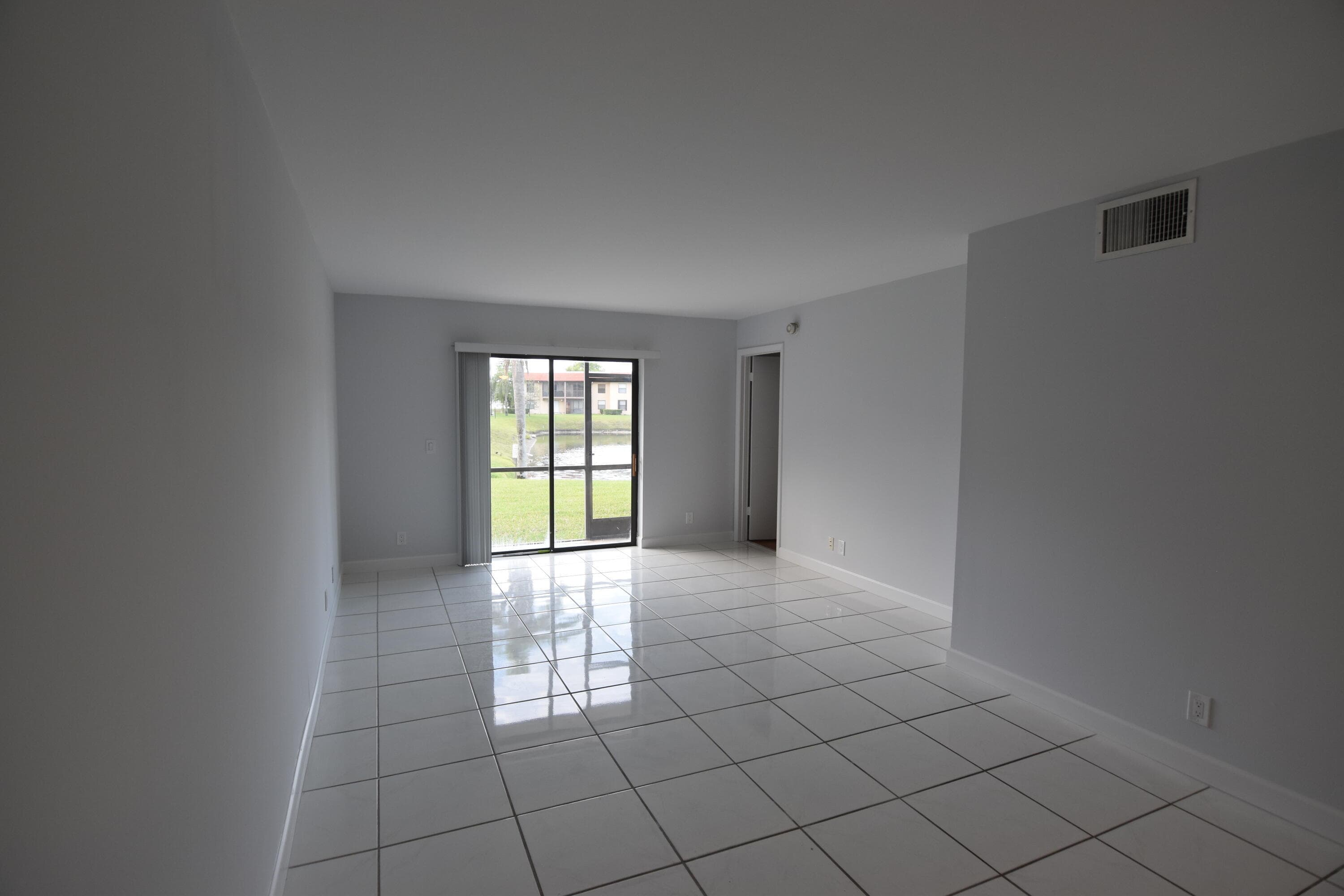 21895 Lake Forest Circle 102, Boca Raton, FL 33433 — photo 5 of 19