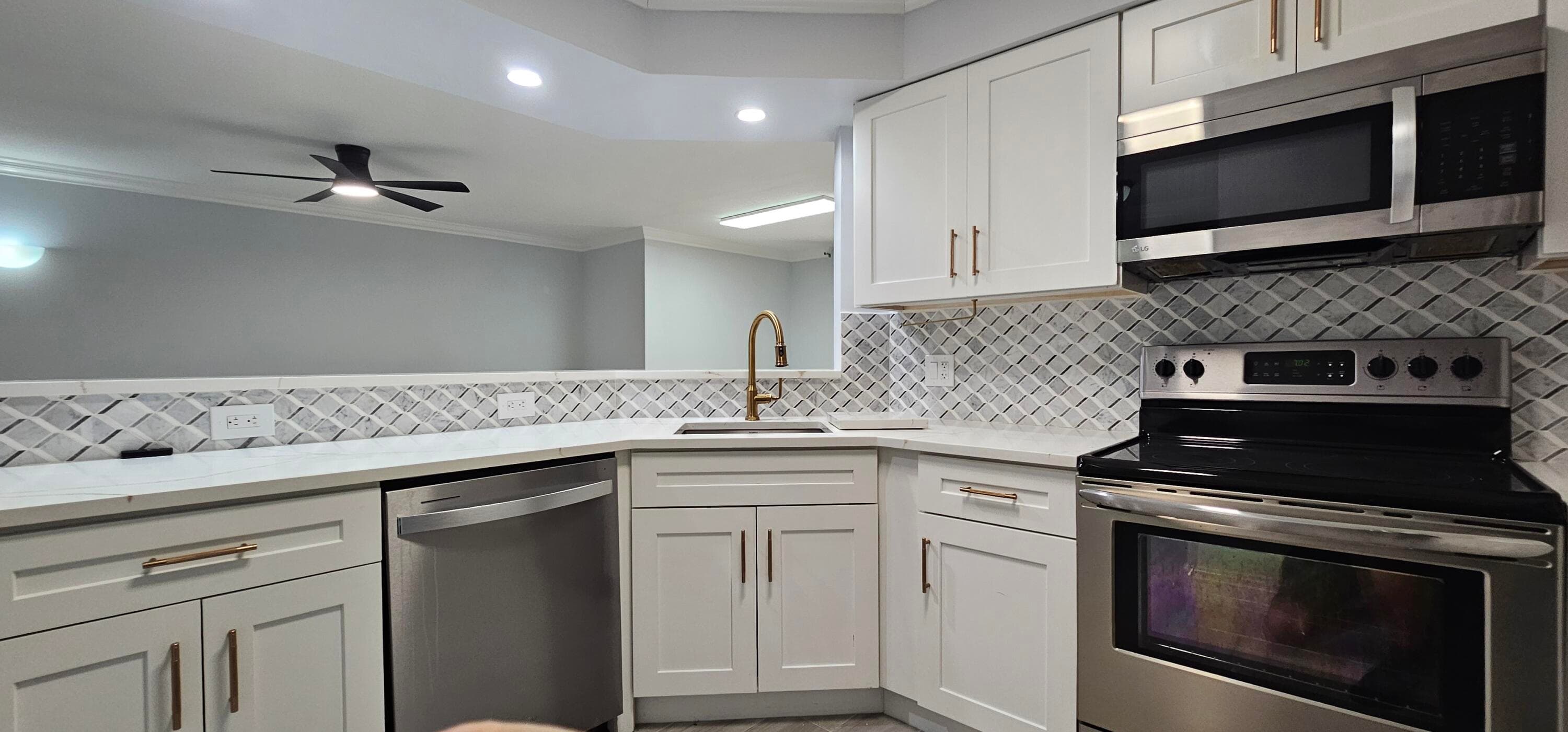 400 Scotia Drive 203, Hypoluxo, FL 33462 — photo 3 of 37
