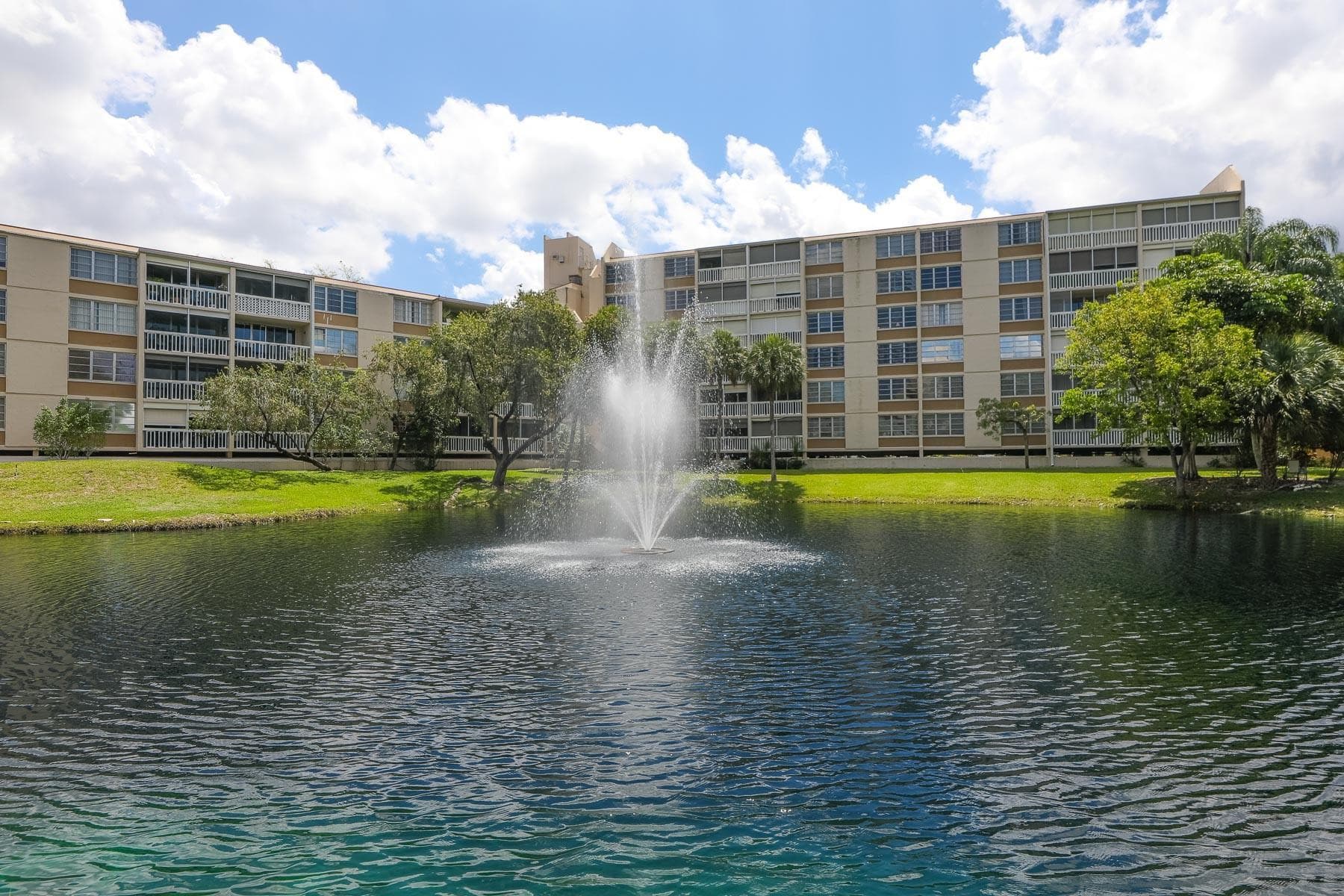 7081 Environ Boulevard 143, Lauderhill, FL 33319 — photo 1 of 48