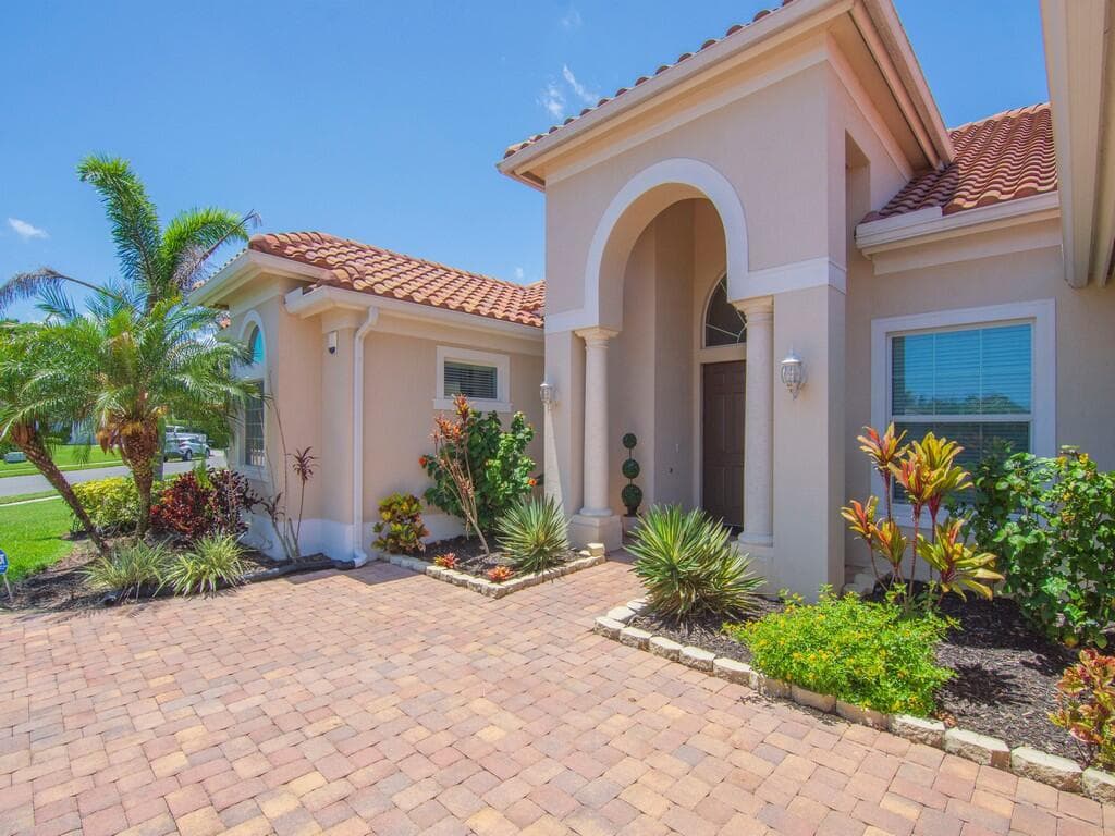 4405 65th Drive, Vero Beach, FL 32967 — photo 2 of 43