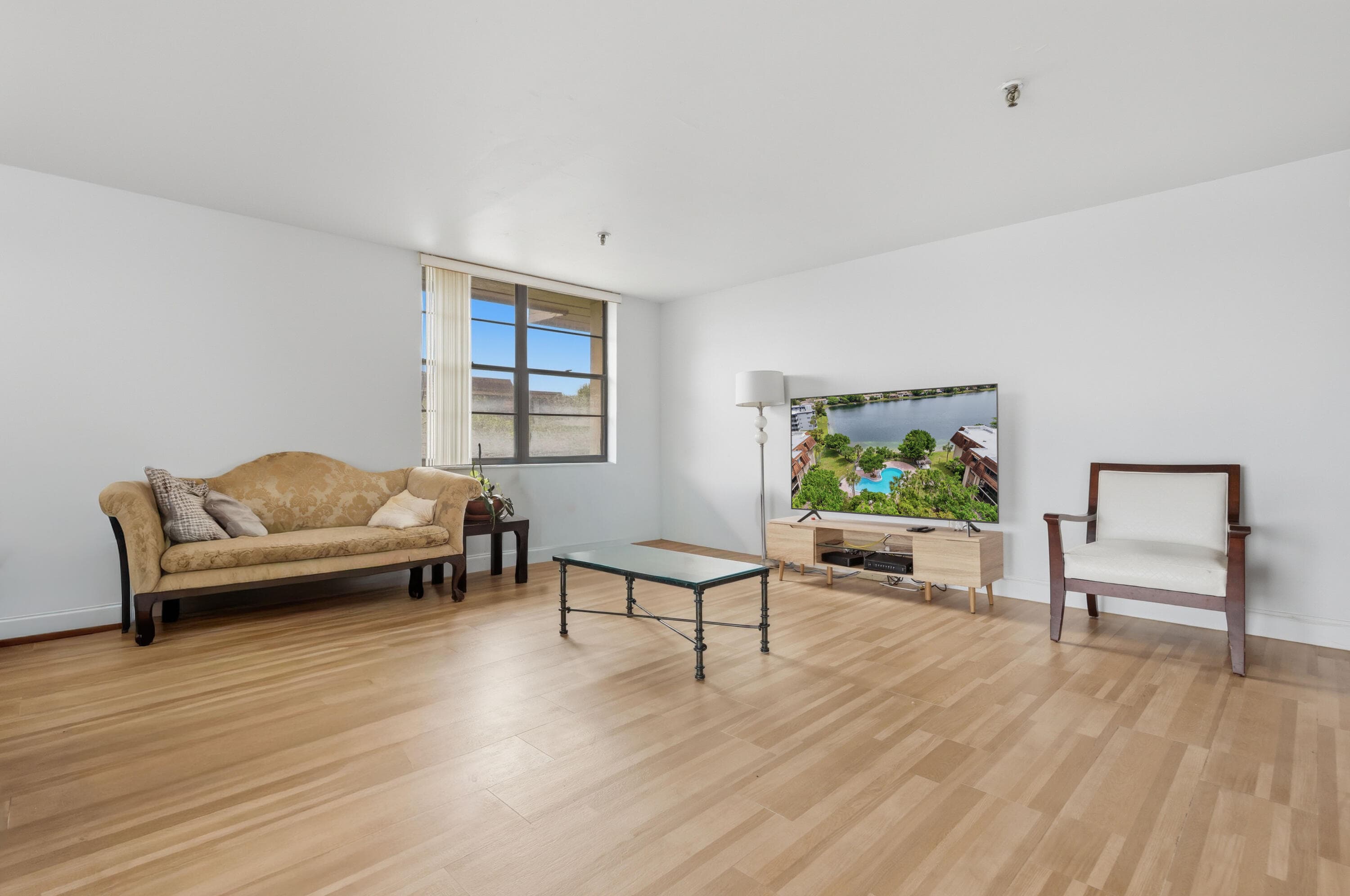 661 NE 195th Street 310, Miami, FL 33179 — photo 9 of 19
