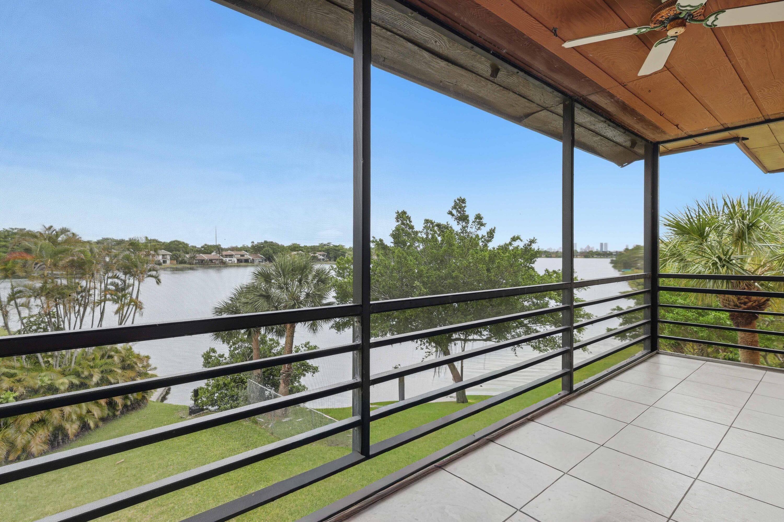661 NE 195th Street 310, Miami, FL 33179 — photo 4 of 19