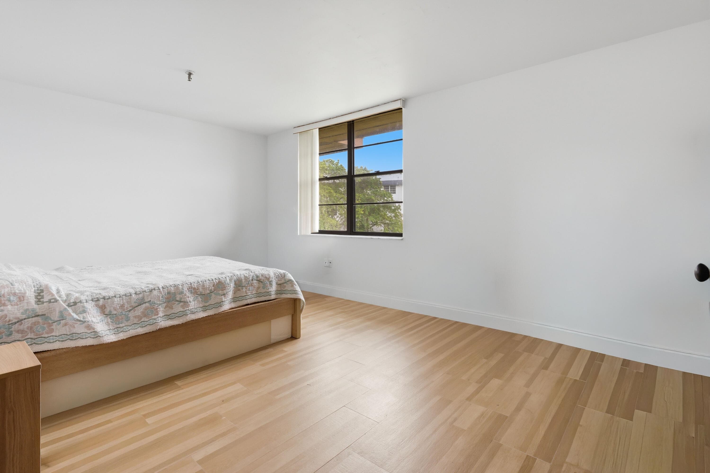 661 NE 195th Street 310, Miami, FL 33179 — photo 10 of 19