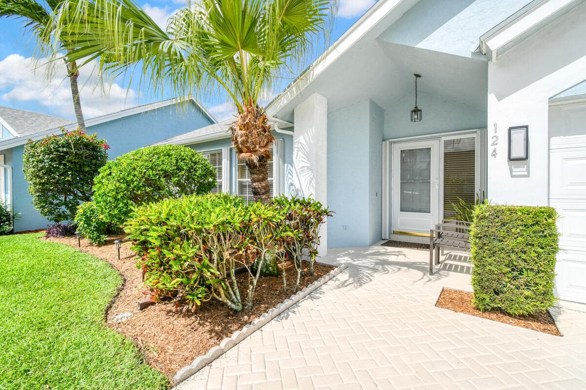124 Adobe Circle, Jupiter, FL 33458 — photo 4 of 51