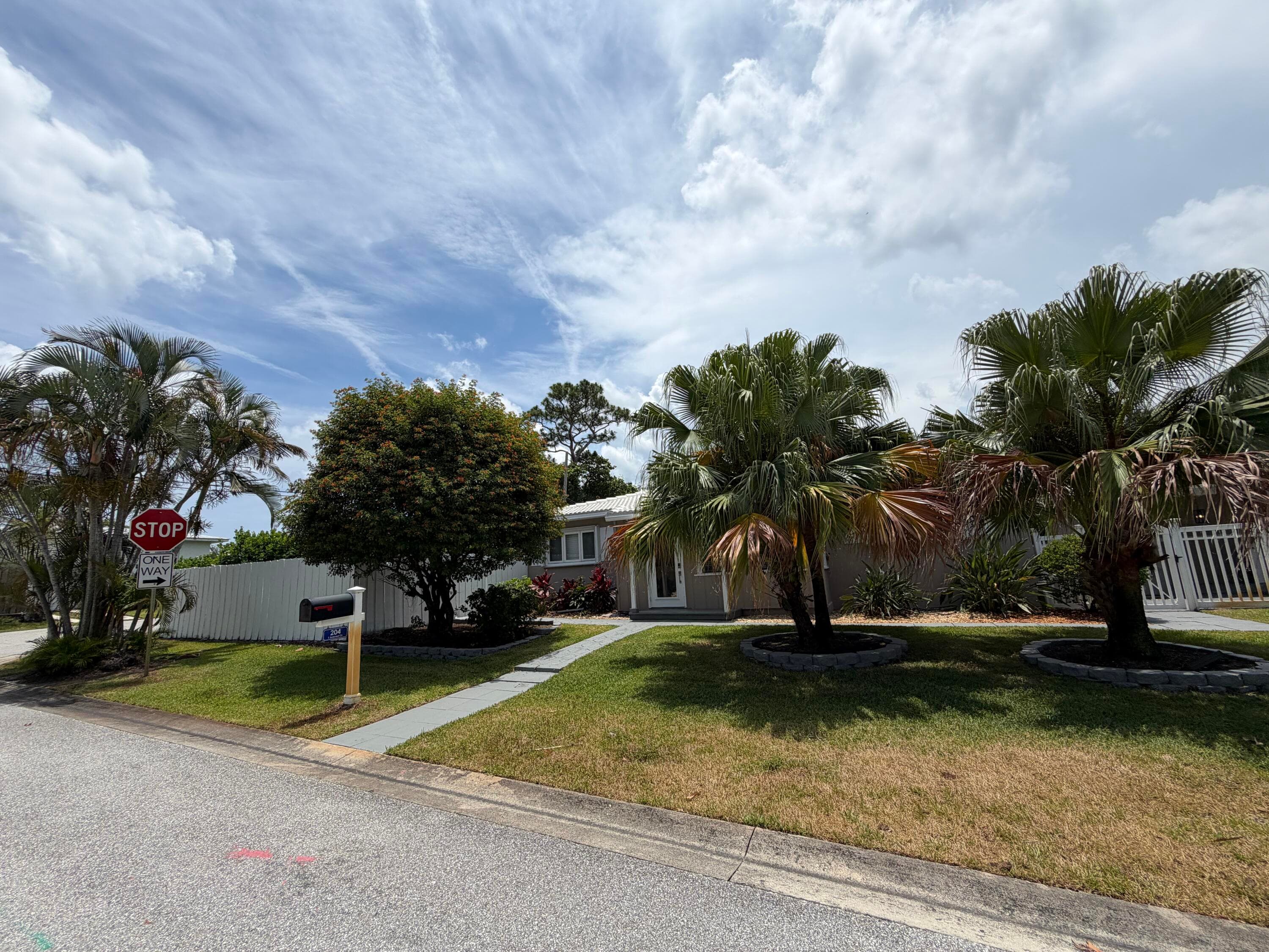 204 S Seacrest Circle, Delray Beach, FL 33444 — photo 5 of 31