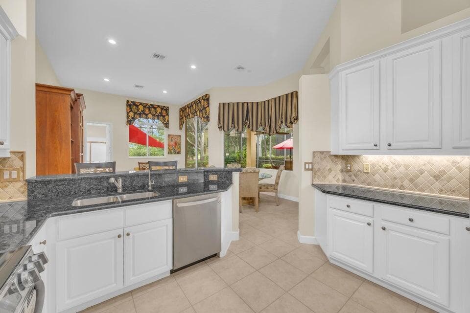 8821 Champions Way, Port St. Lucie, FL 34986 — photo 8 of 36
