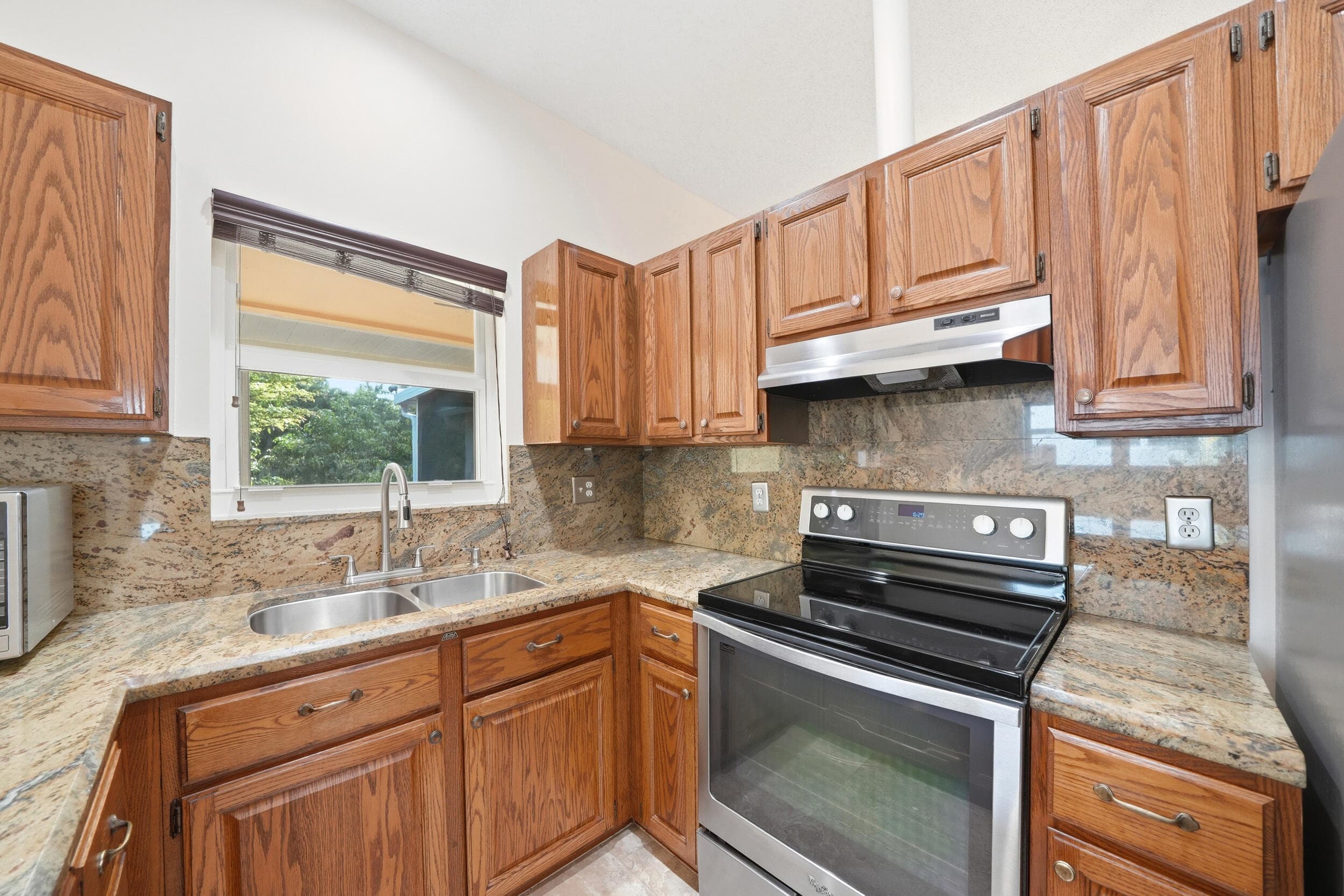 5787 SW 57th Way, Davie, FL 33314 — photo 18 of 40
