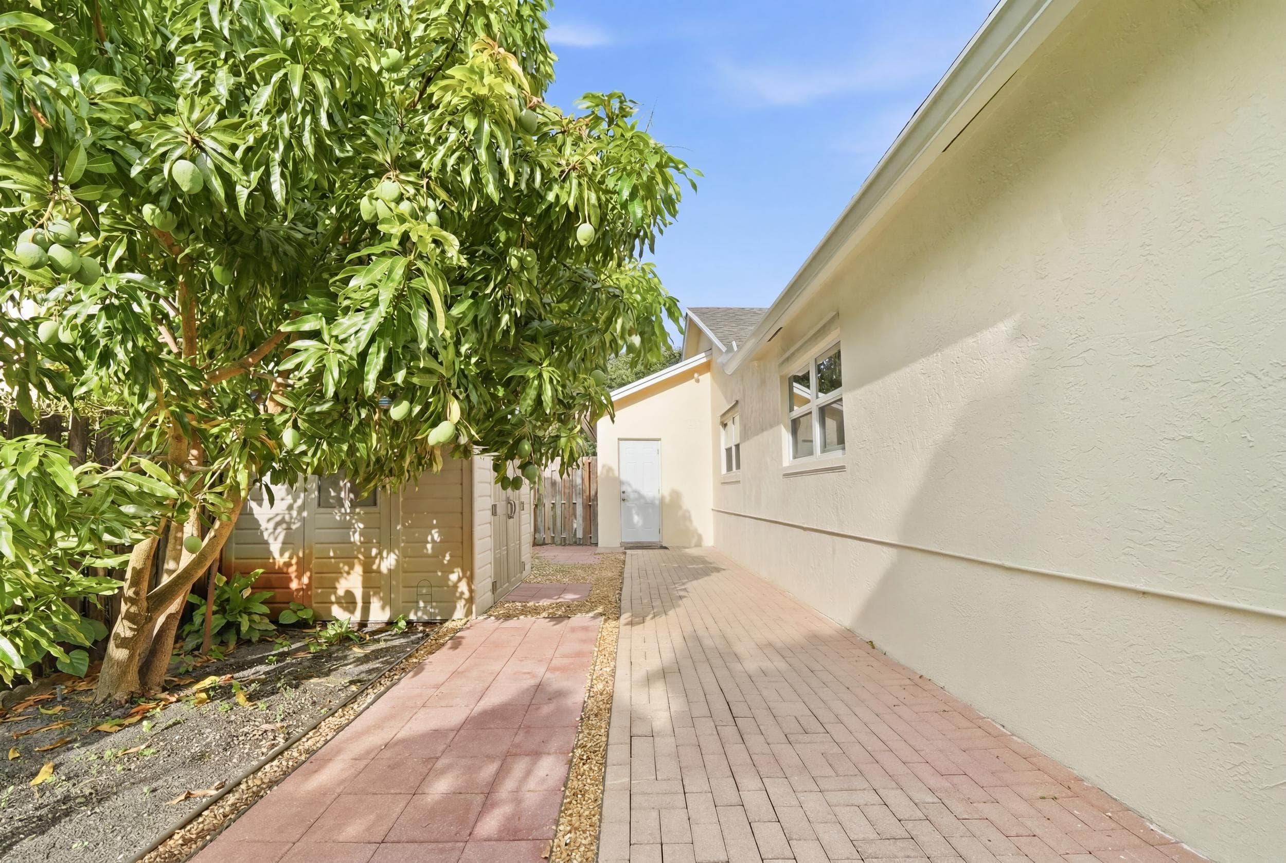 5787 SW 57th Way, Davie, FL 33314 — photo 37 of 40