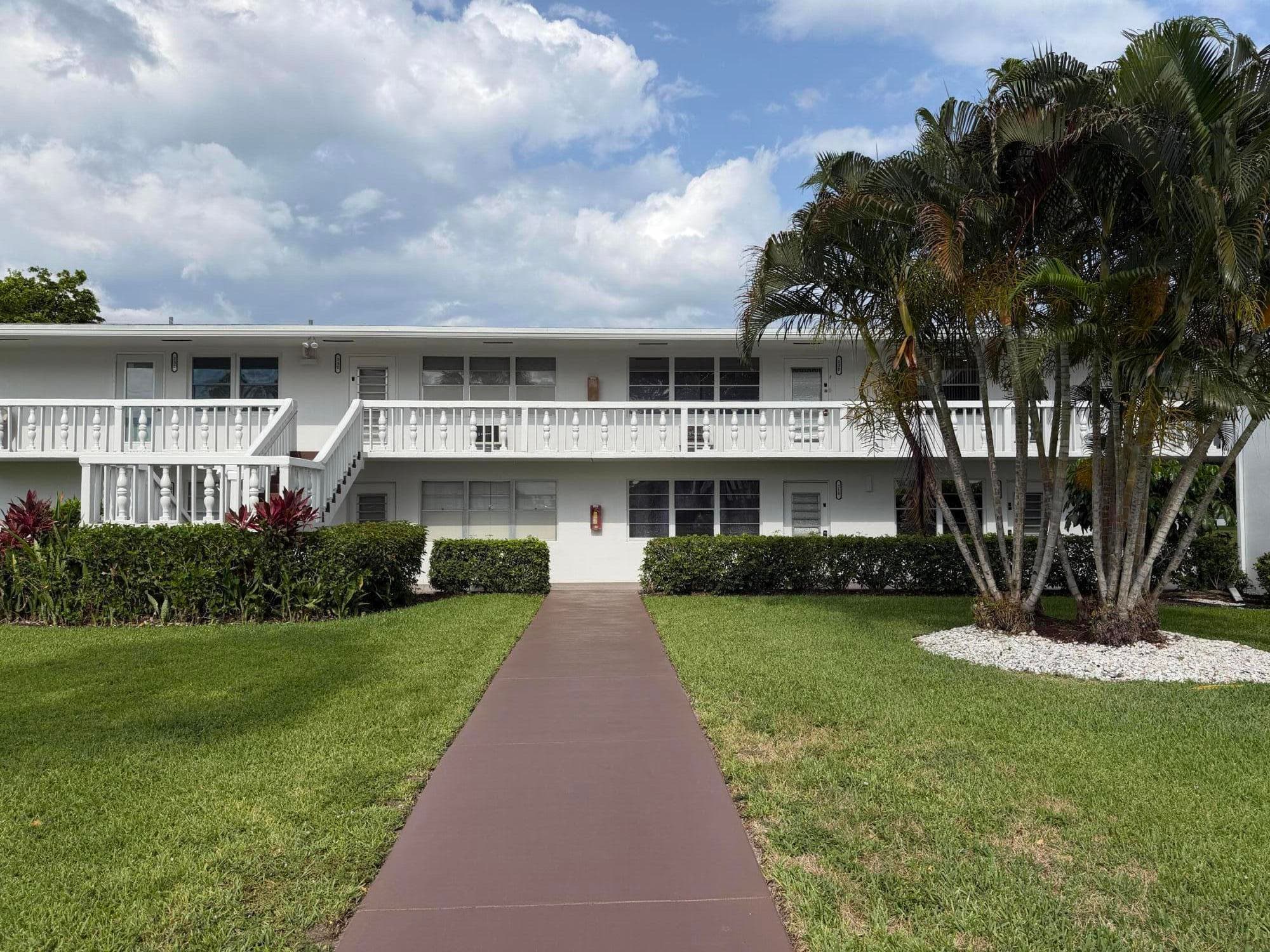 229 E Durham E 229, Deerfield Beach, FL 33442 — photo 1 of 11