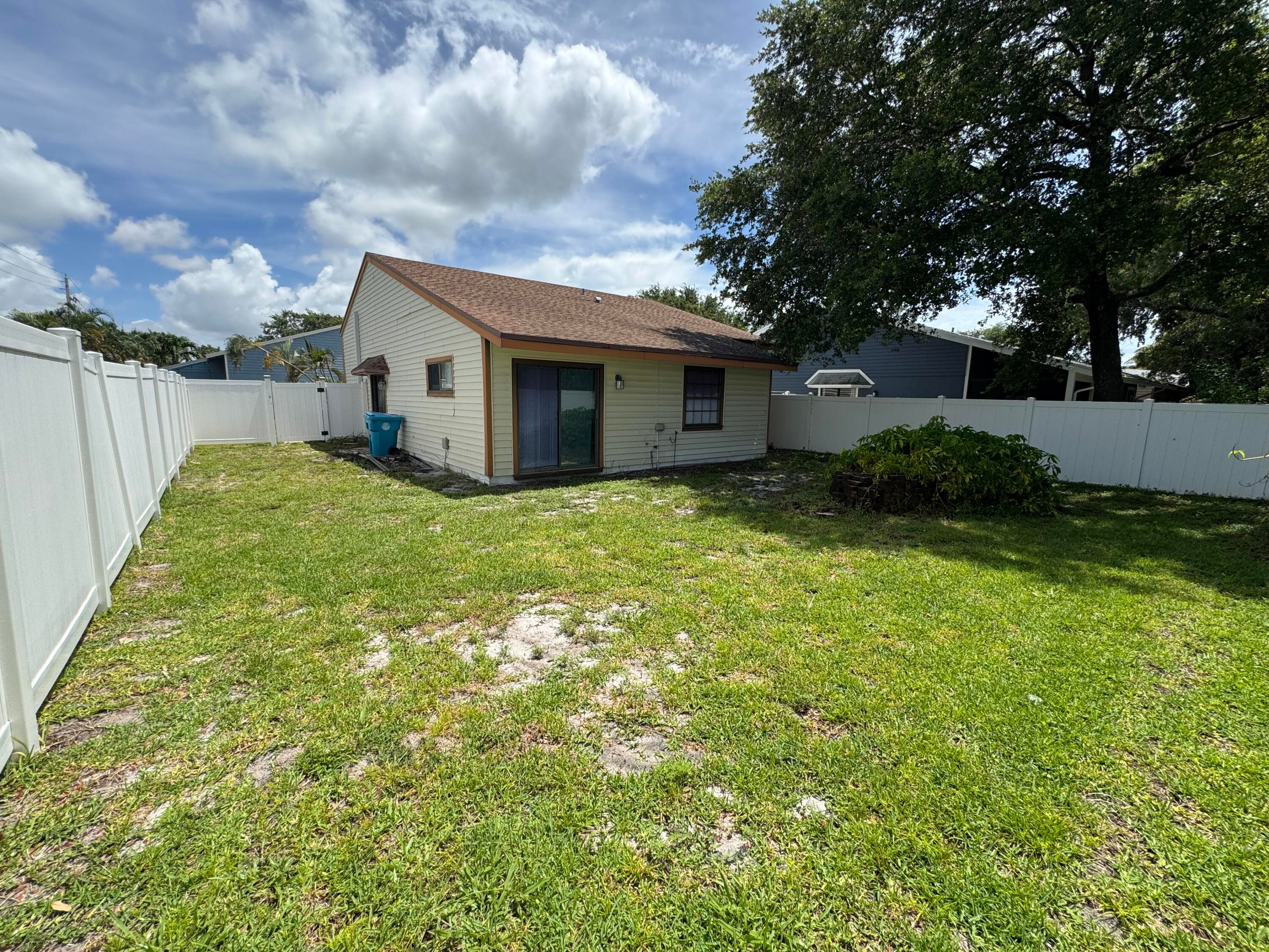 23 Buxton Lane, Boynton Beach, FL 33426 — photo 2 of 11