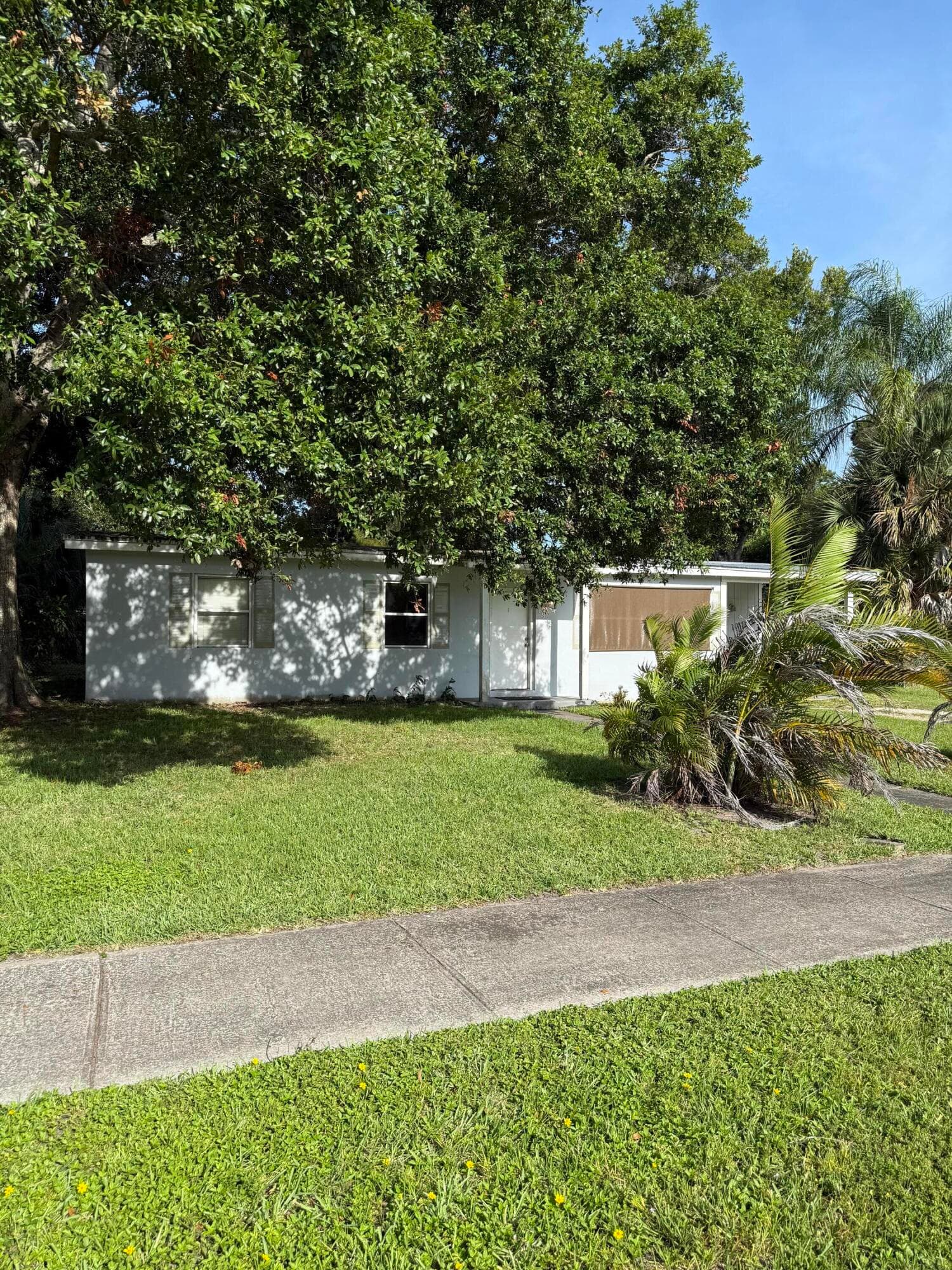 1835 31st Avenue, Vero Beach, FL 32960 — photo 2 of 3
