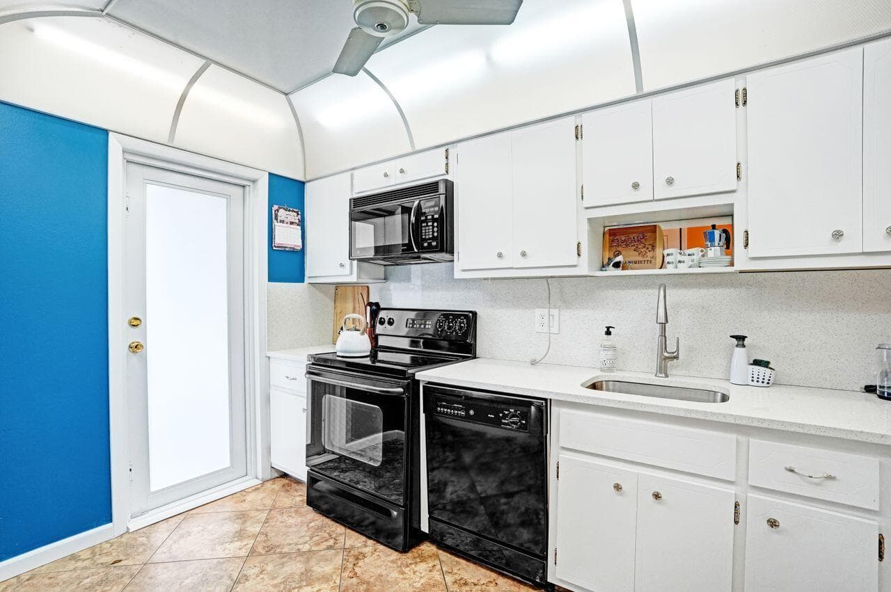2350 NE 14th St Causeway 205, Pompano Beach, FL 33062 — photo 4 of 16