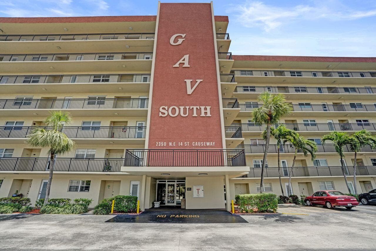 2350 NE 14th St Causeway 205, Pompano Beach, FL 33062 — photo 2 of 16