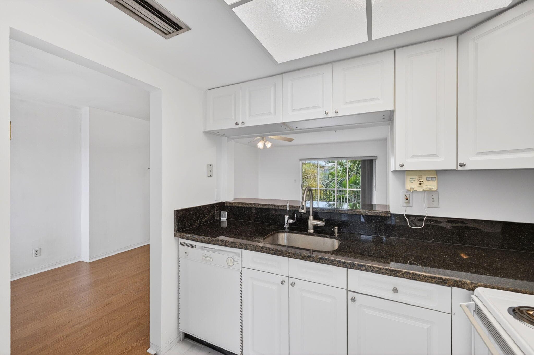 1500 SE 15th Street 315, Fort Lauderdale, FL 33316 — photo 5 of 38