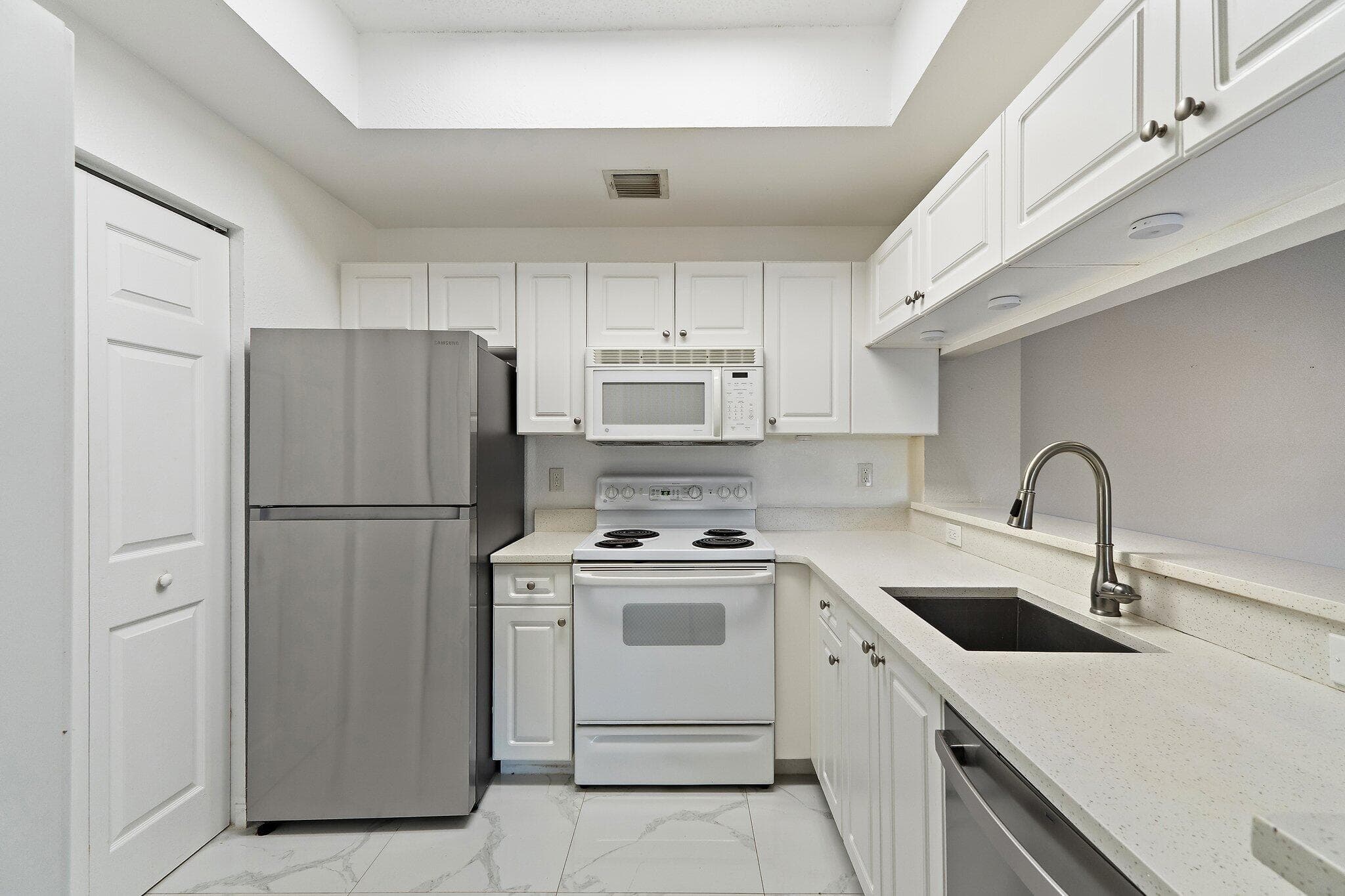 2917 Tuscany Court 302, Palm Beach Gardens, FL 33410 — photo 11 of 52