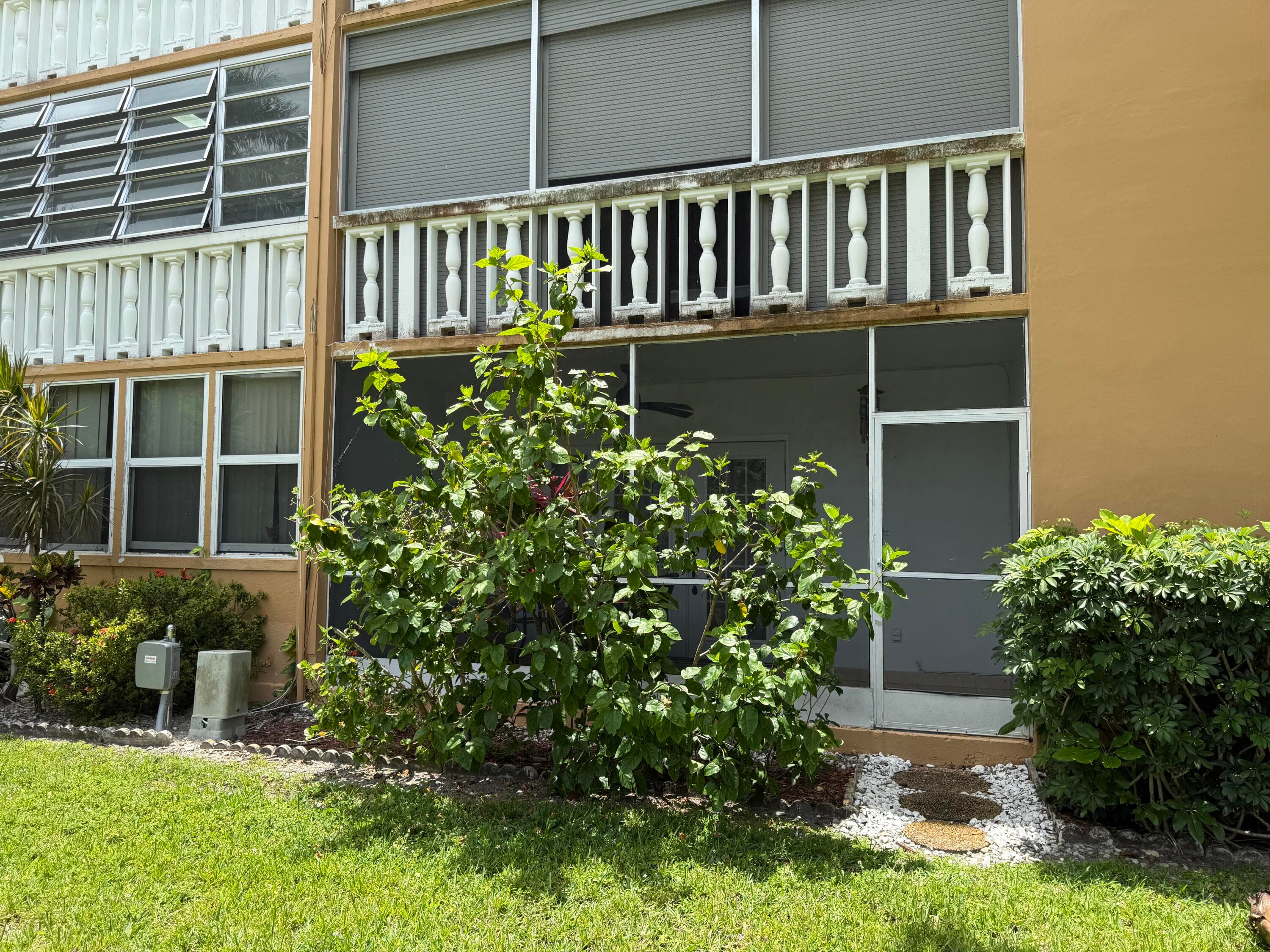 219 NE 14th Avenue 107, Hallandale Beach, FL 33009 — photo 13 of 18
