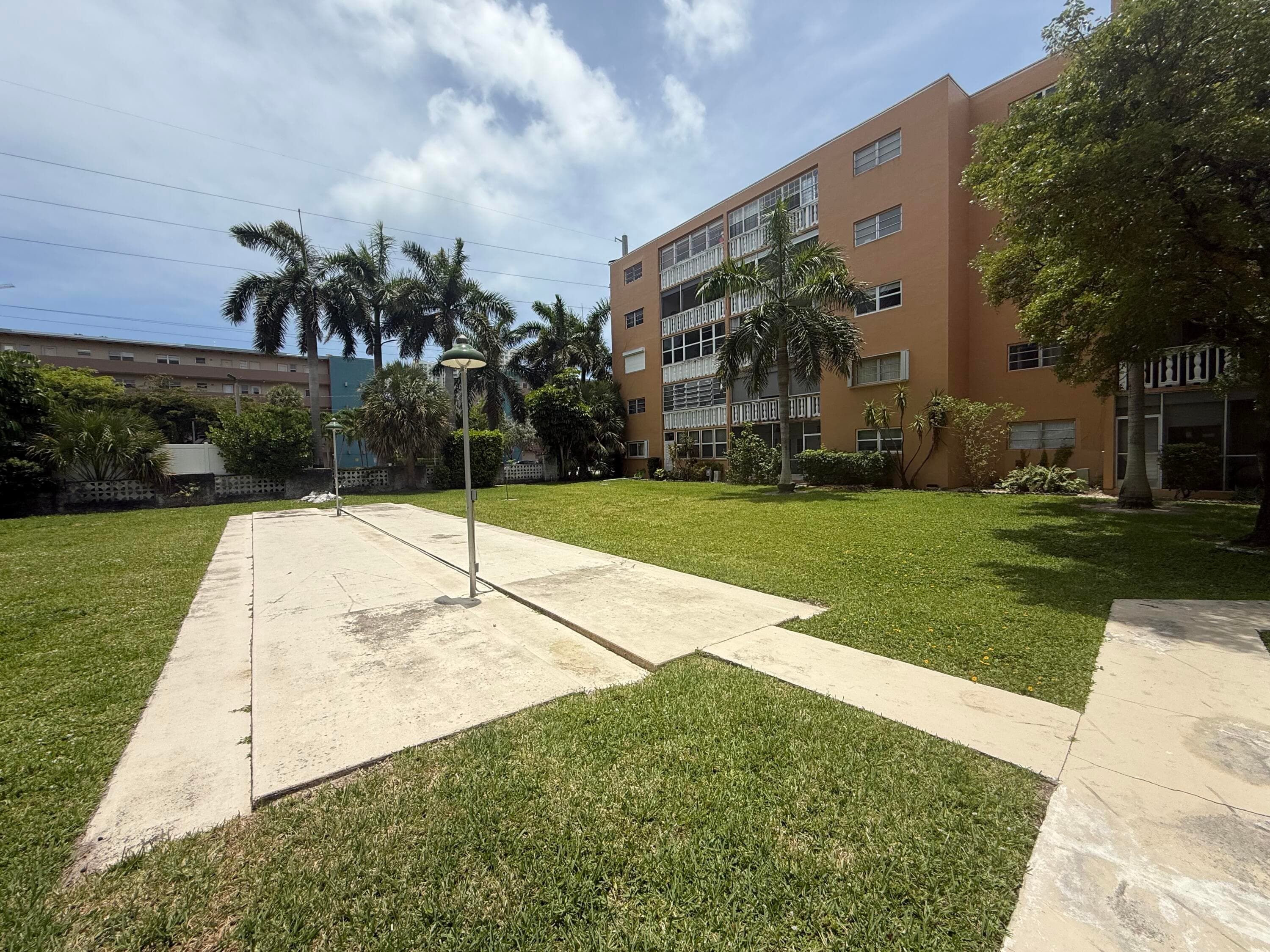 219 NE 14th Avenue 107, Hallandale Beach, FL 33009 — photo 16 of 18