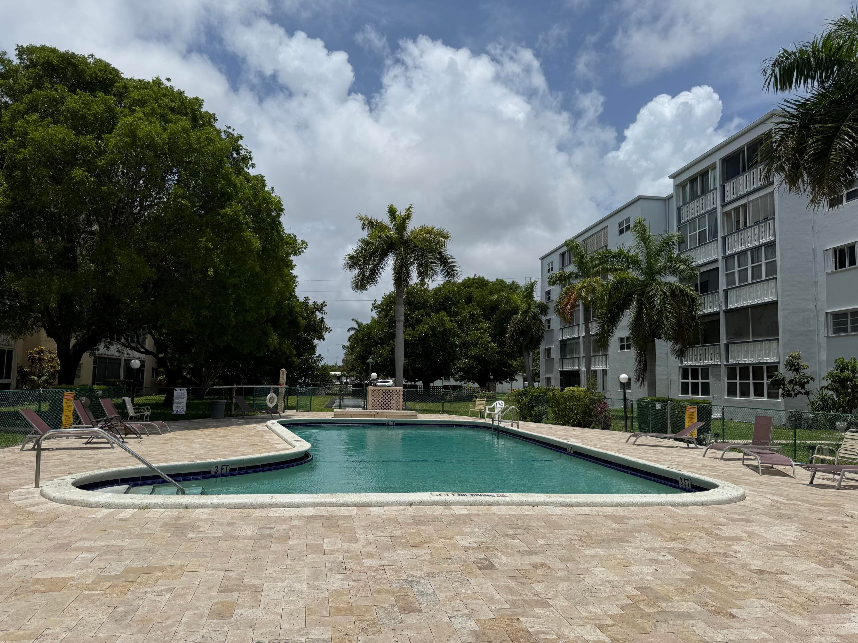 219 NE 14th Avenue 107, Hallandale Beach, FL 33009 — photo 14 of 18