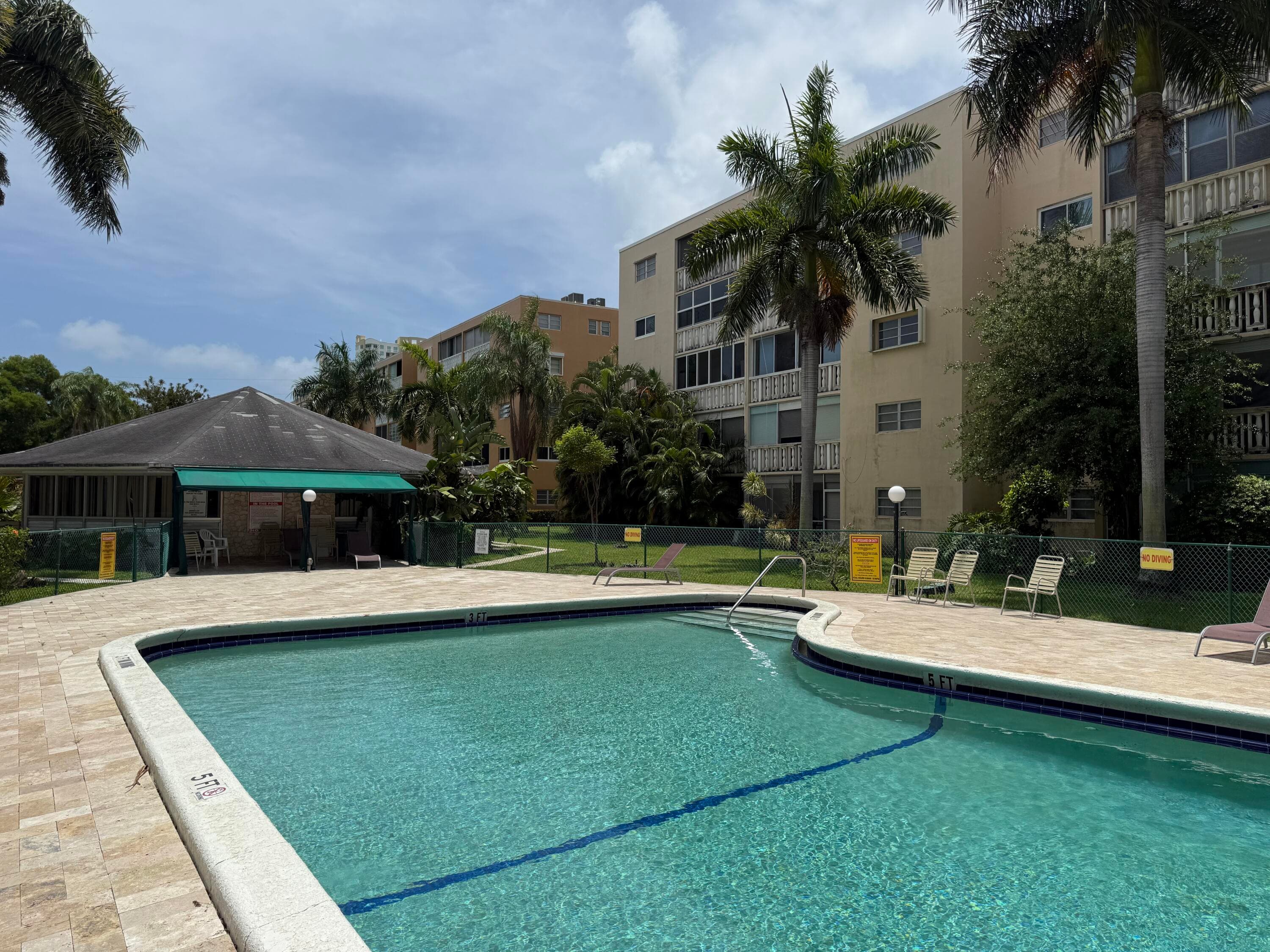 219 NE 14th Avenue 107, Hallandale Beach, FL 33009 — photo 15 of 18