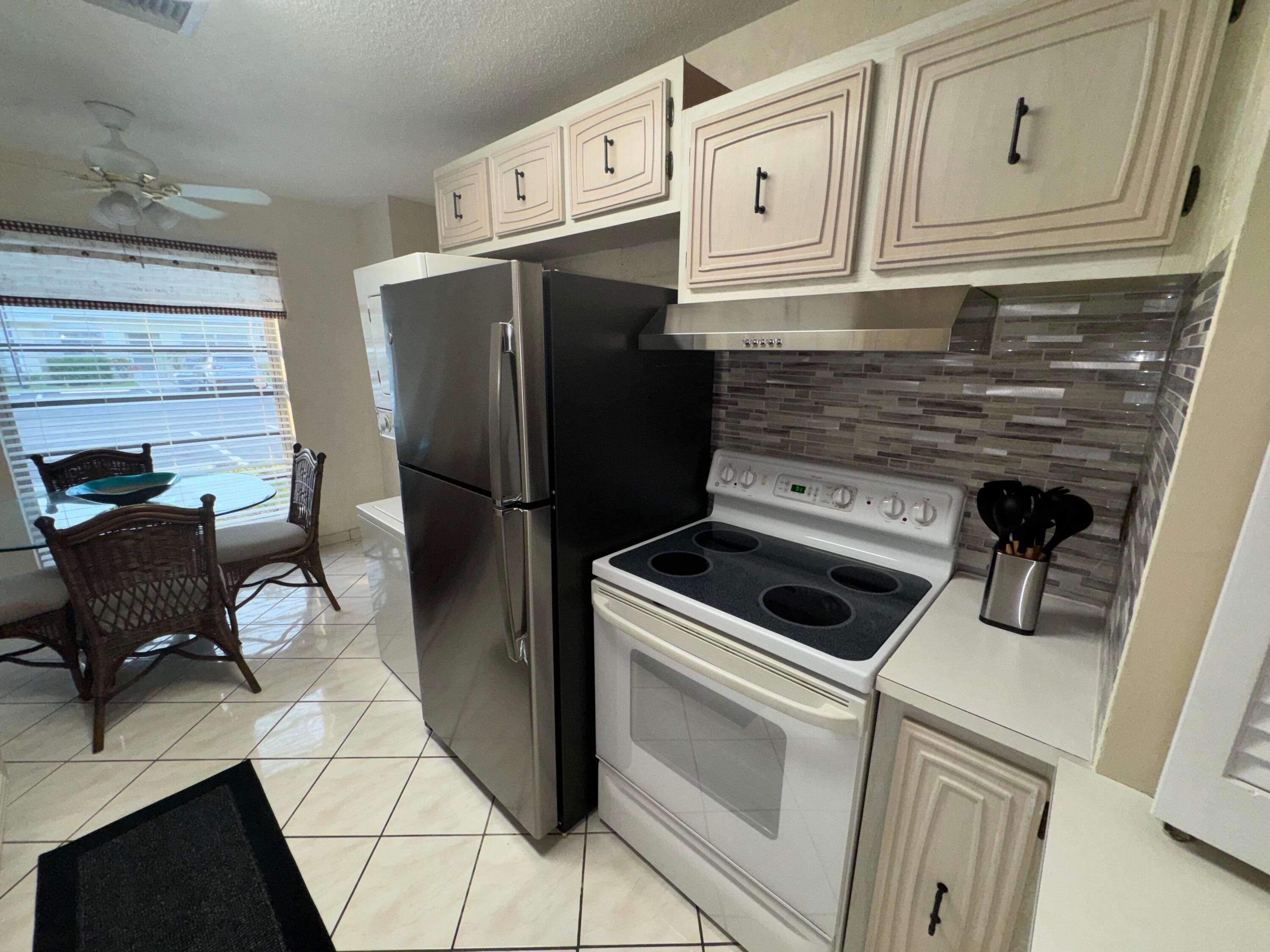 13731 Flora Place C, Delray Beach, FL 33484 — photo 3 of 31