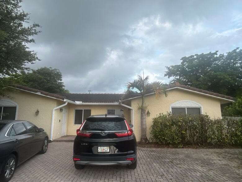 8362 NW 23rd Manor, Coral Springs, FL 33065 — photo 2 of 36
