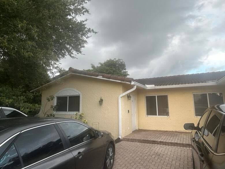 8362 NW 23rd Manor, Coral Springs, FL 33065 — photo 5 of 36
