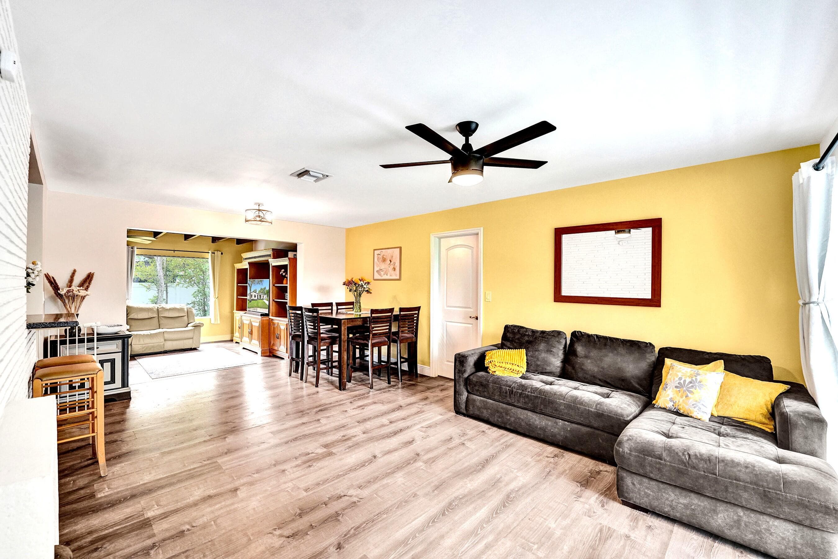 1341 N 30th Road, Hollywood, FL 33021 — photo 5 of 65