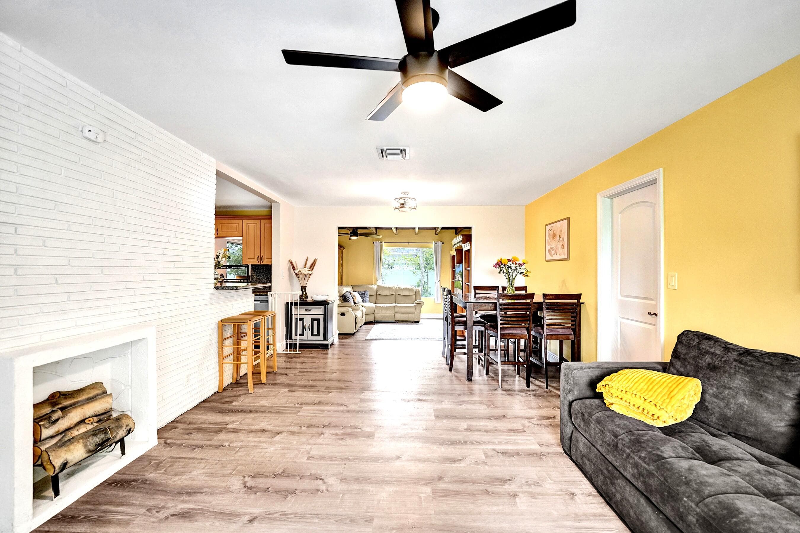 1341 N 30th Road, Hollywood, FL 33021 — photo 6 of 65