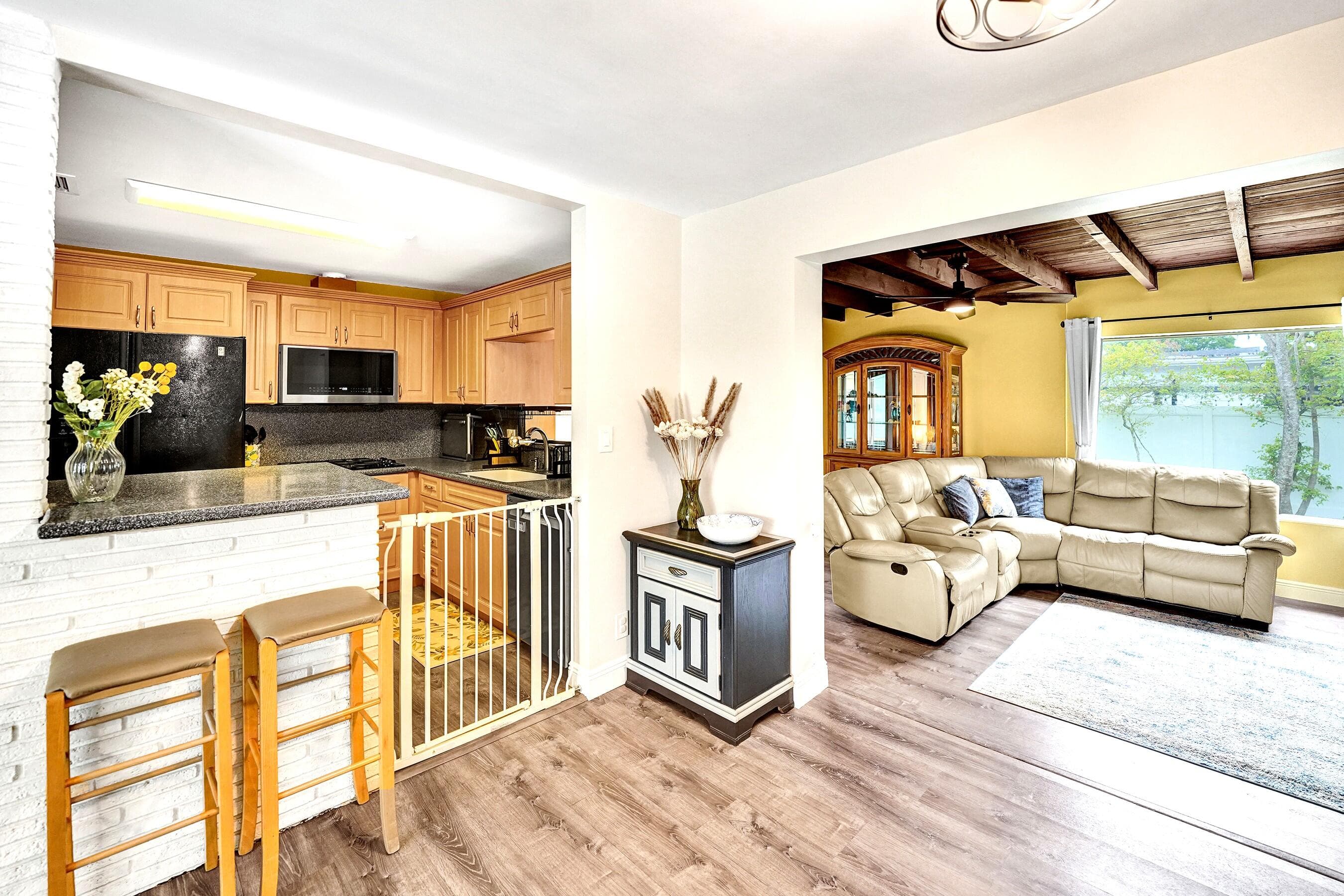 1341 N 30th Road, Hollywood, FL 33021 — photo 15 of 65