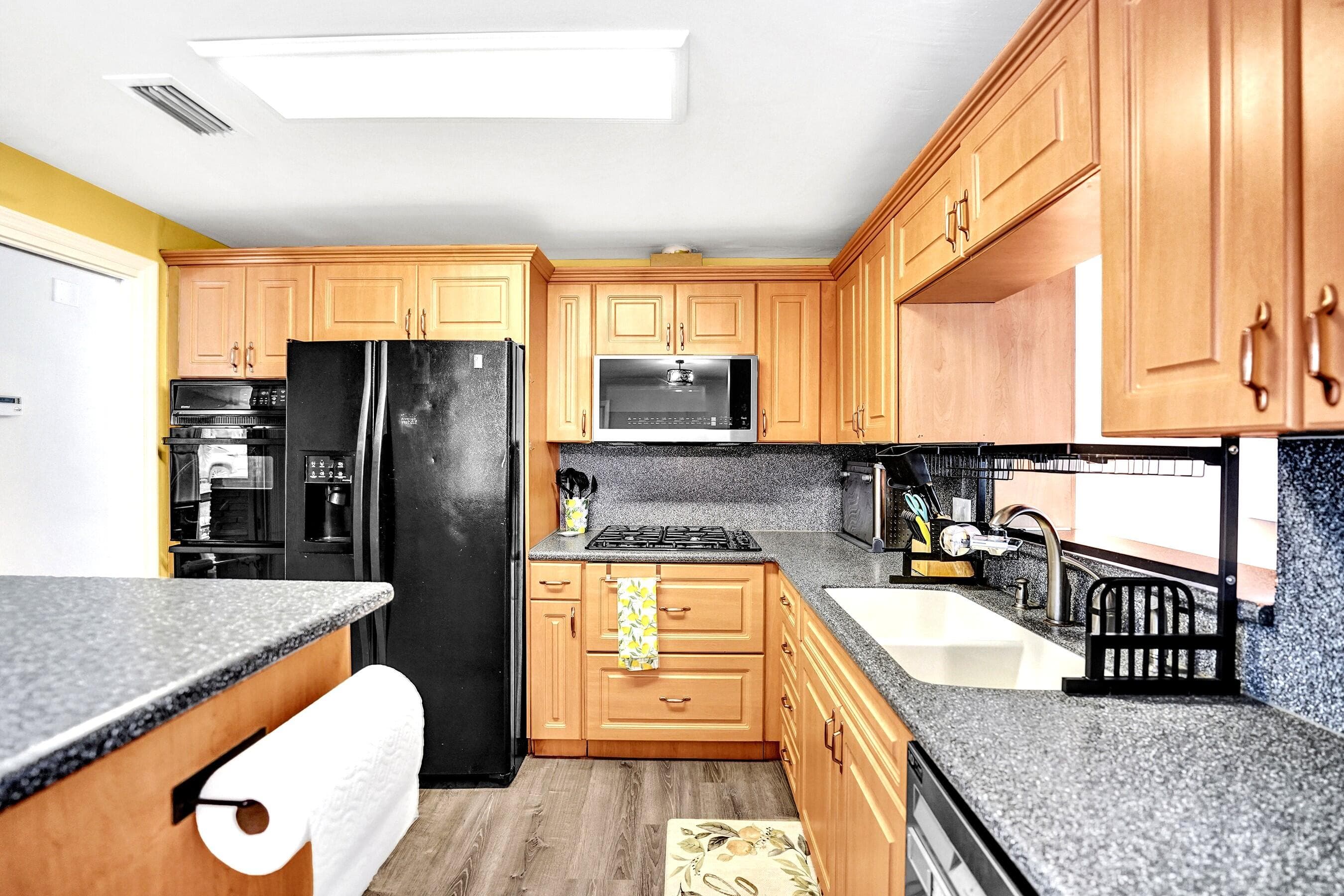 1341 N 30th Road, Hollywood, FL 33021 — photo 19 of 65