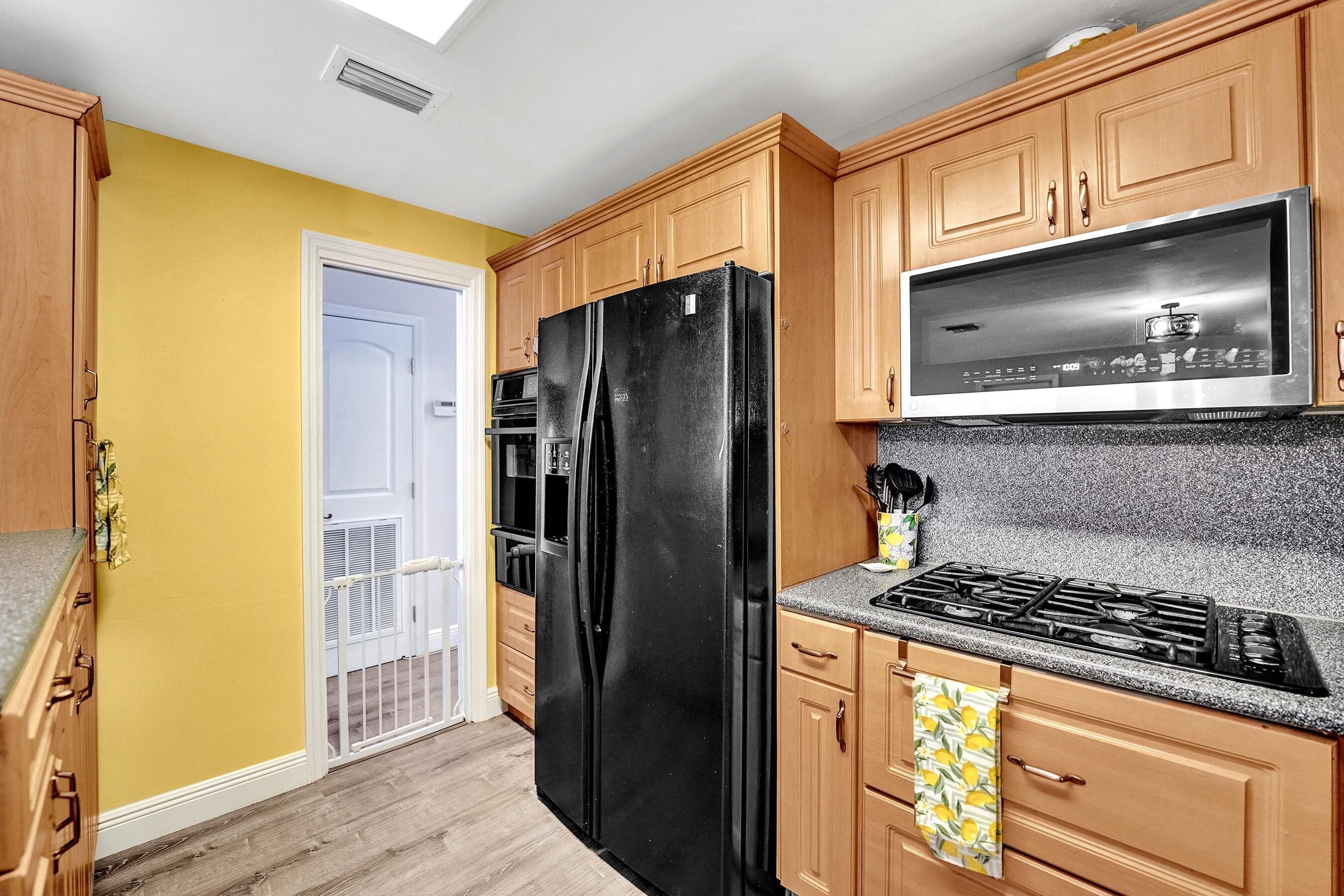 1341 N 30th Road, Hollywood, FL 33021 — photo 21 of 65