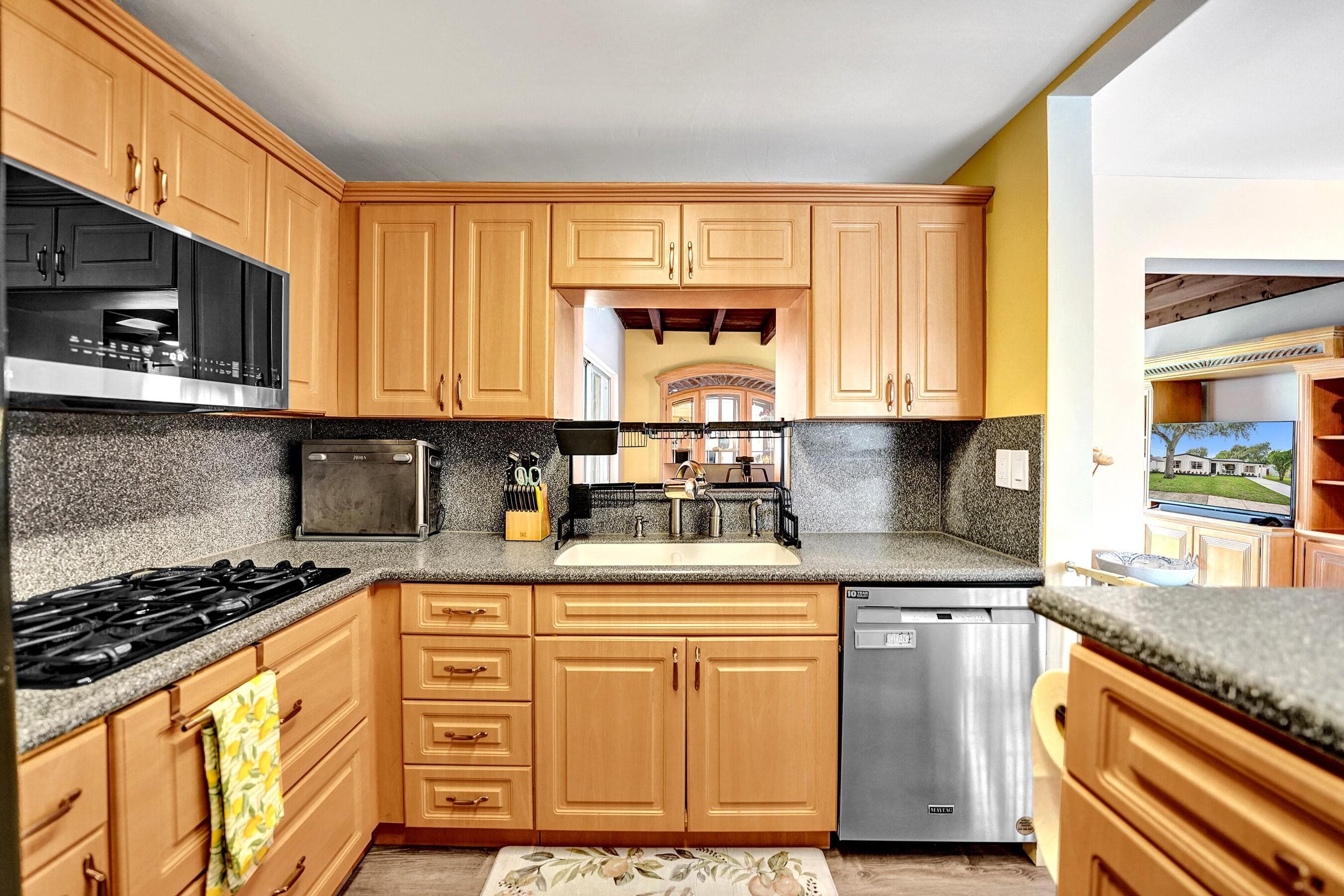 1341 N 30th Road, Hollywood, FL 33021 — photo 23 of 65