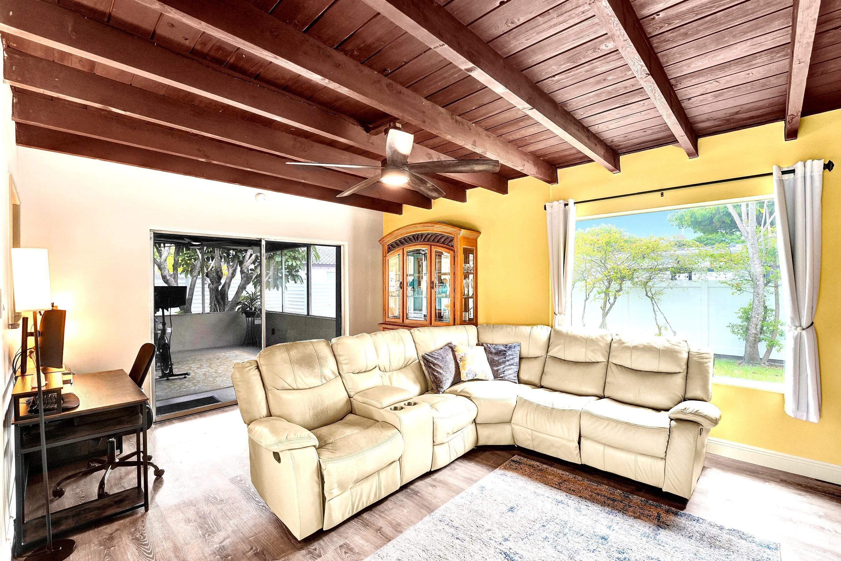 1341 N 30th Road, Hollywood, FL 33021 — photo 25 of 65